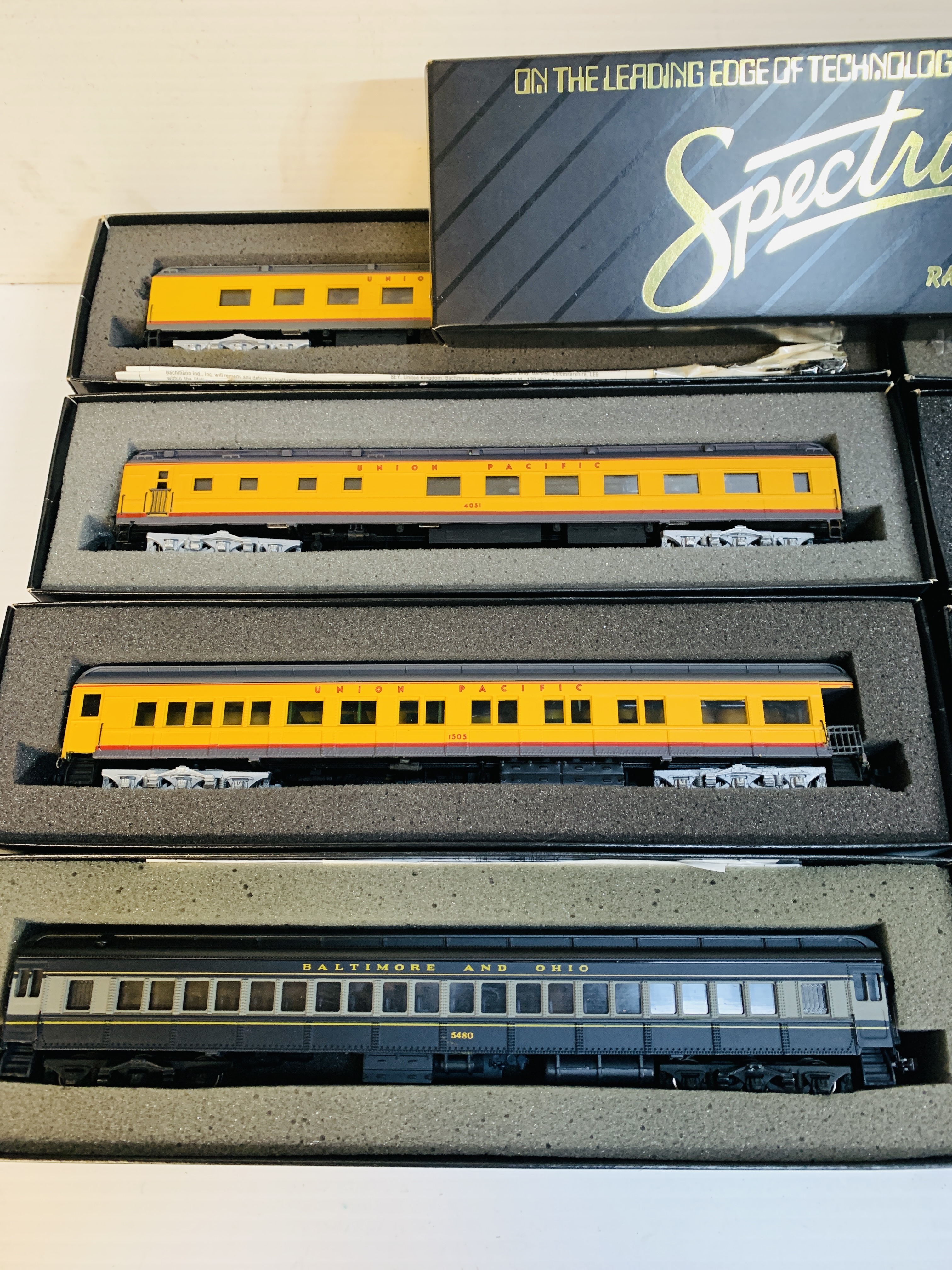 Eight boxed Spectrum railway carriages - Image 2 of 3