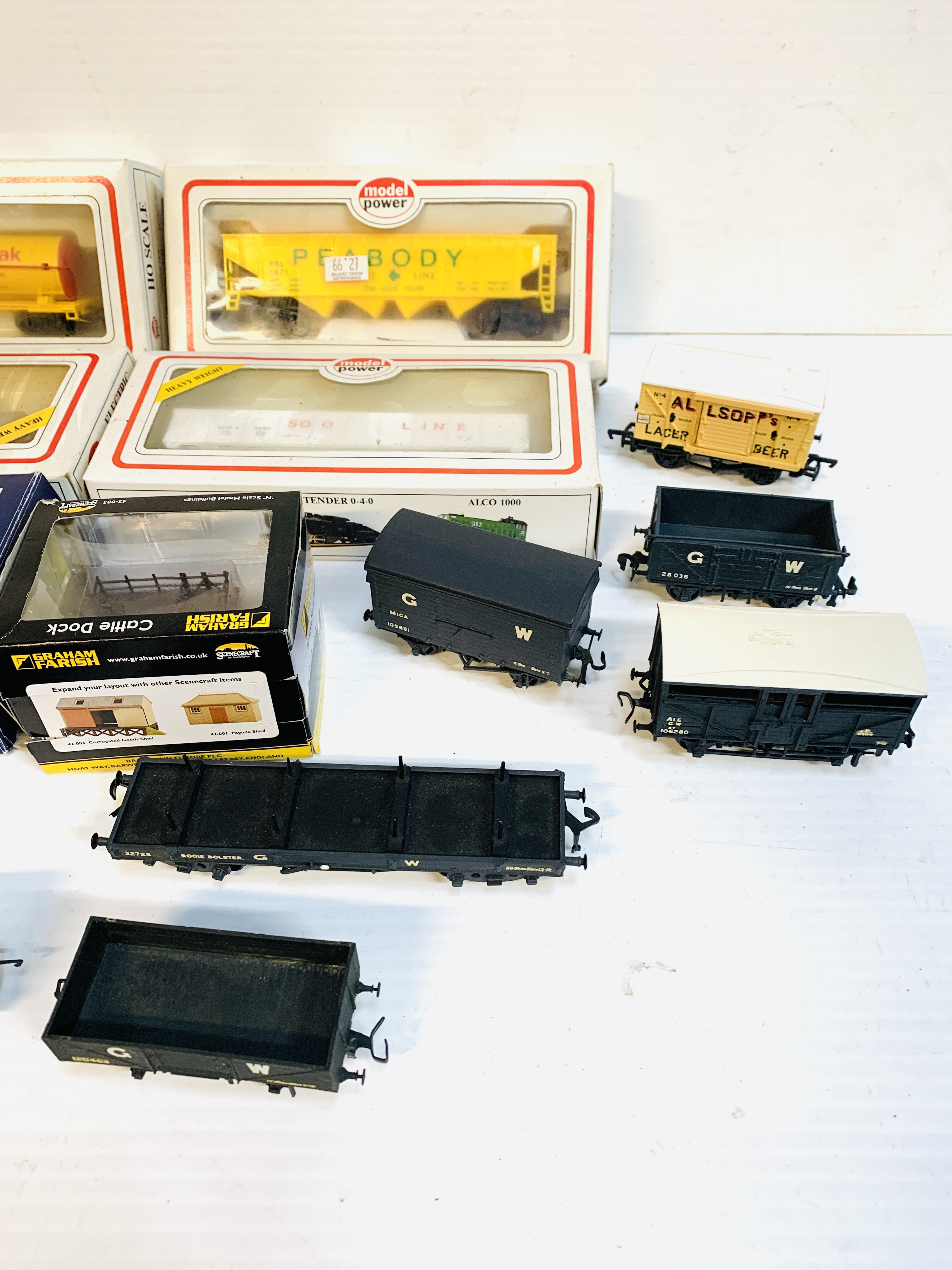 A quantity of model railway goods wagons including Bachmann and Model Power. - Image 2 of 4