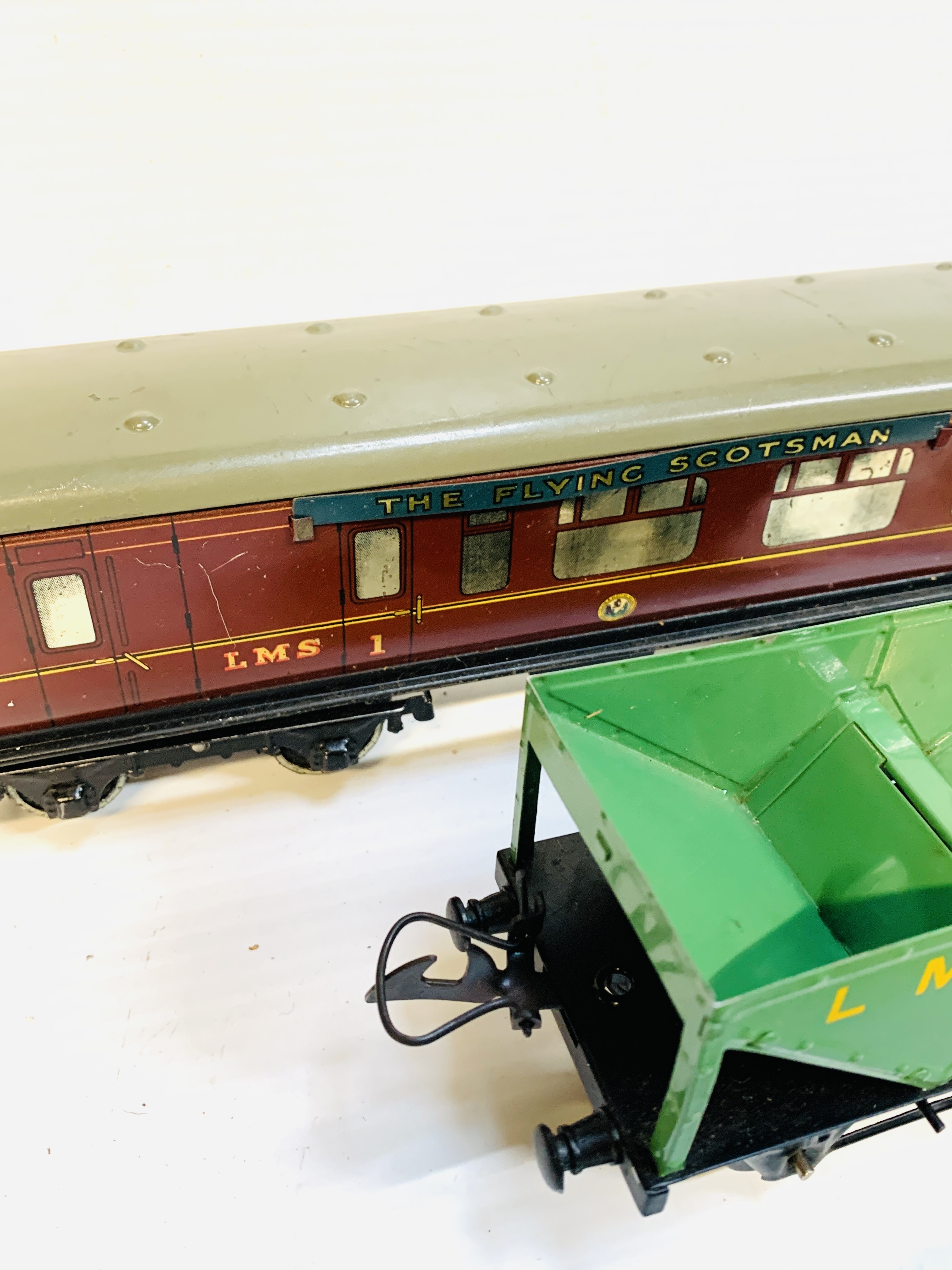 A Hornby 'O' gauge tinplate coach together with five goods wagons - Image 4 of 4