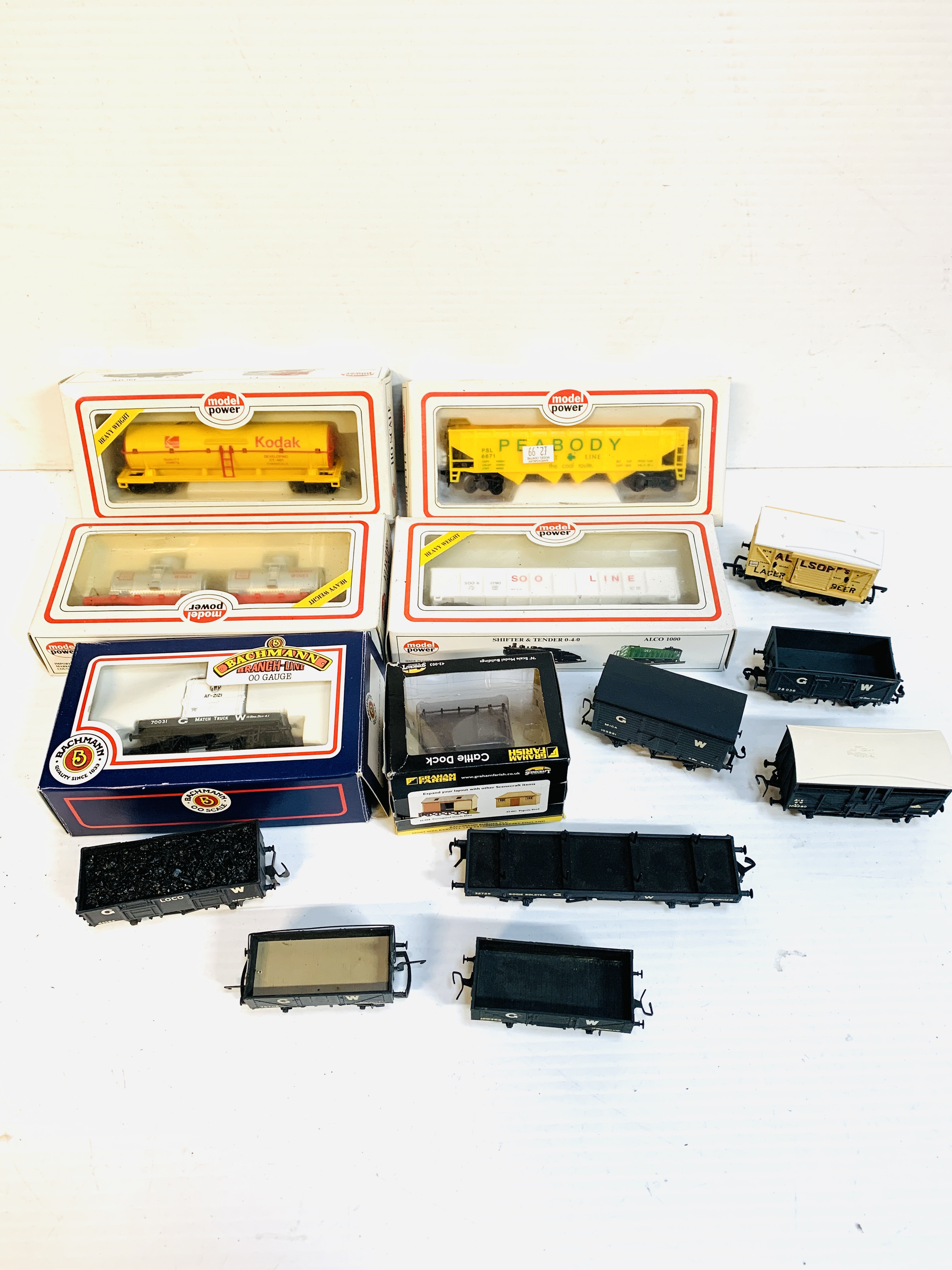 A quantity of model railway goods wagons including Bachmann and Model Power.