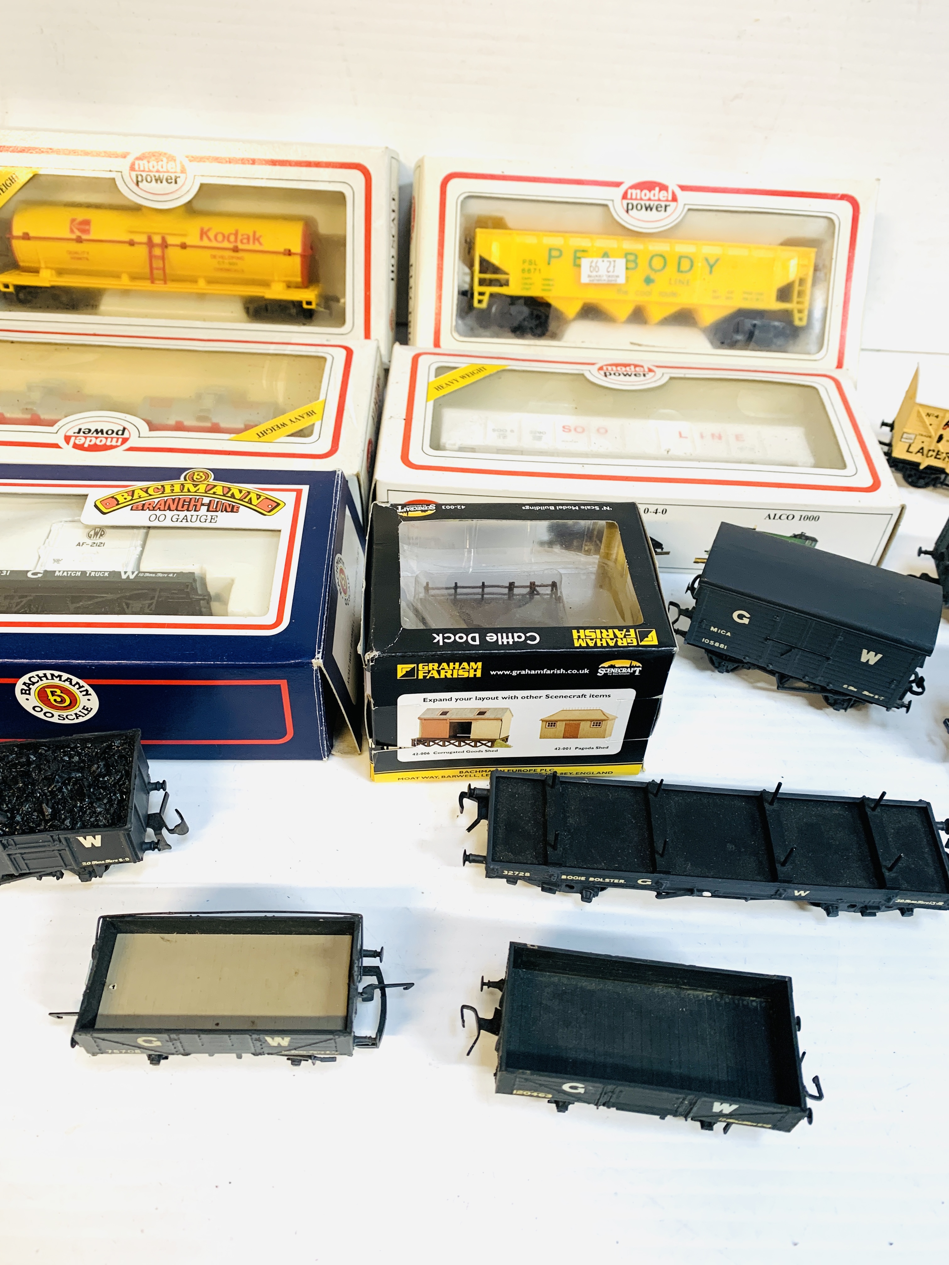 A quantity of model railway goods wagons including Bachmann and Model Power. - Image 4 of 4