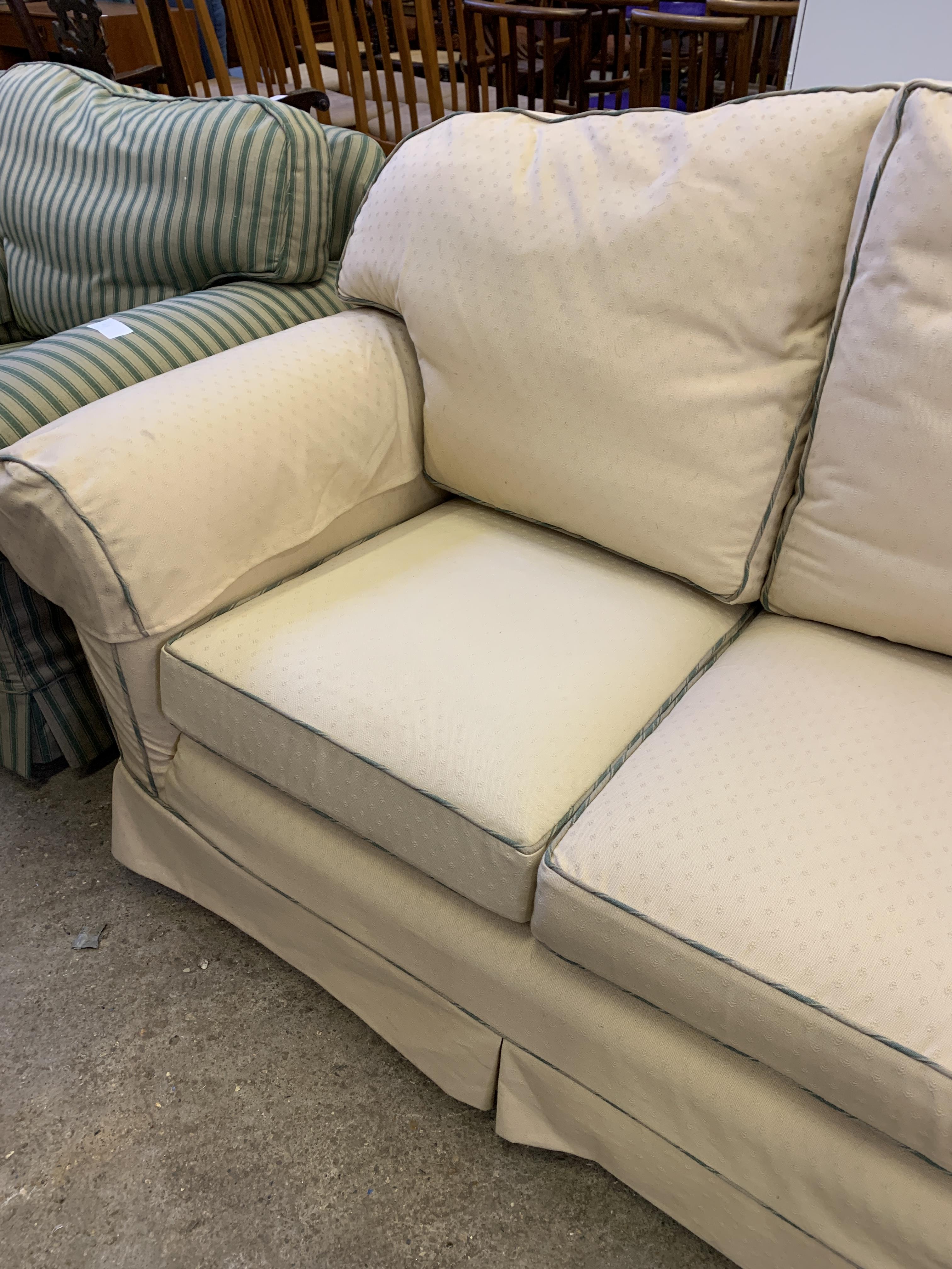 Cream two seat sofa - Image 2 of 4