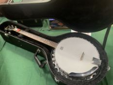 Countryman banjo in an Ozark case