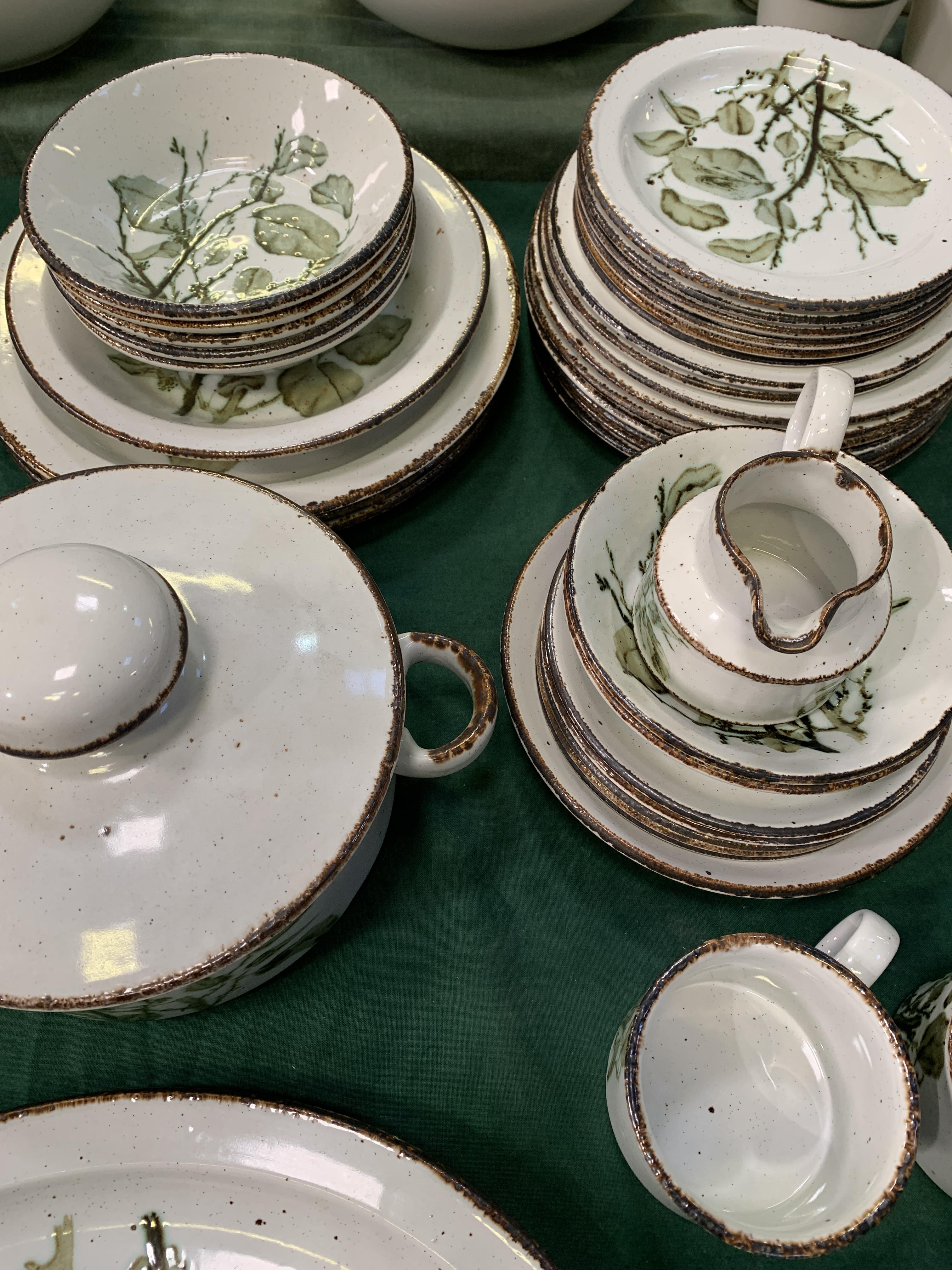 Part Midwinter Stonehenge 'Greenleaves' tableware - Image 4 of 5