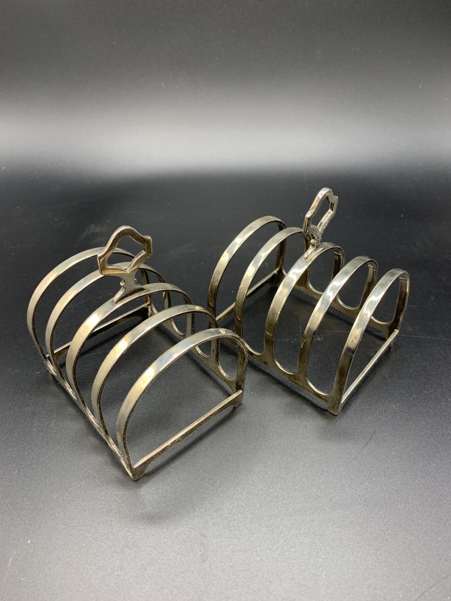 A pair of Mappin & Webb hallmarked silver toast racks - Image 4 of 4