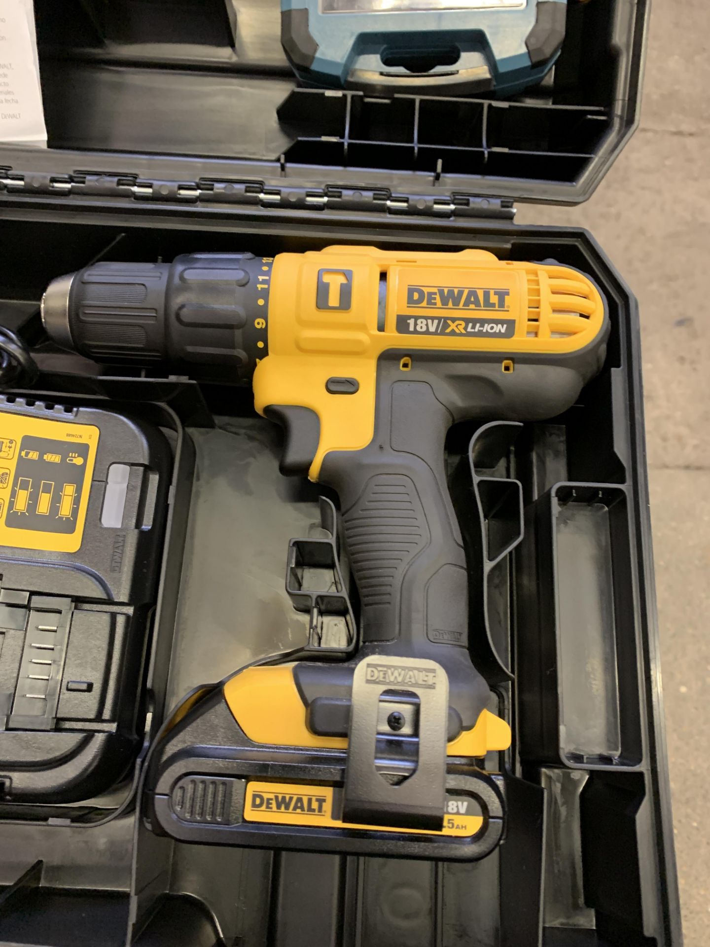 DeWalt XR li-ion cordless drill - Bild 2 aus 5