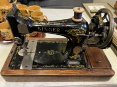 Singer manual sewing machine in wooden case.