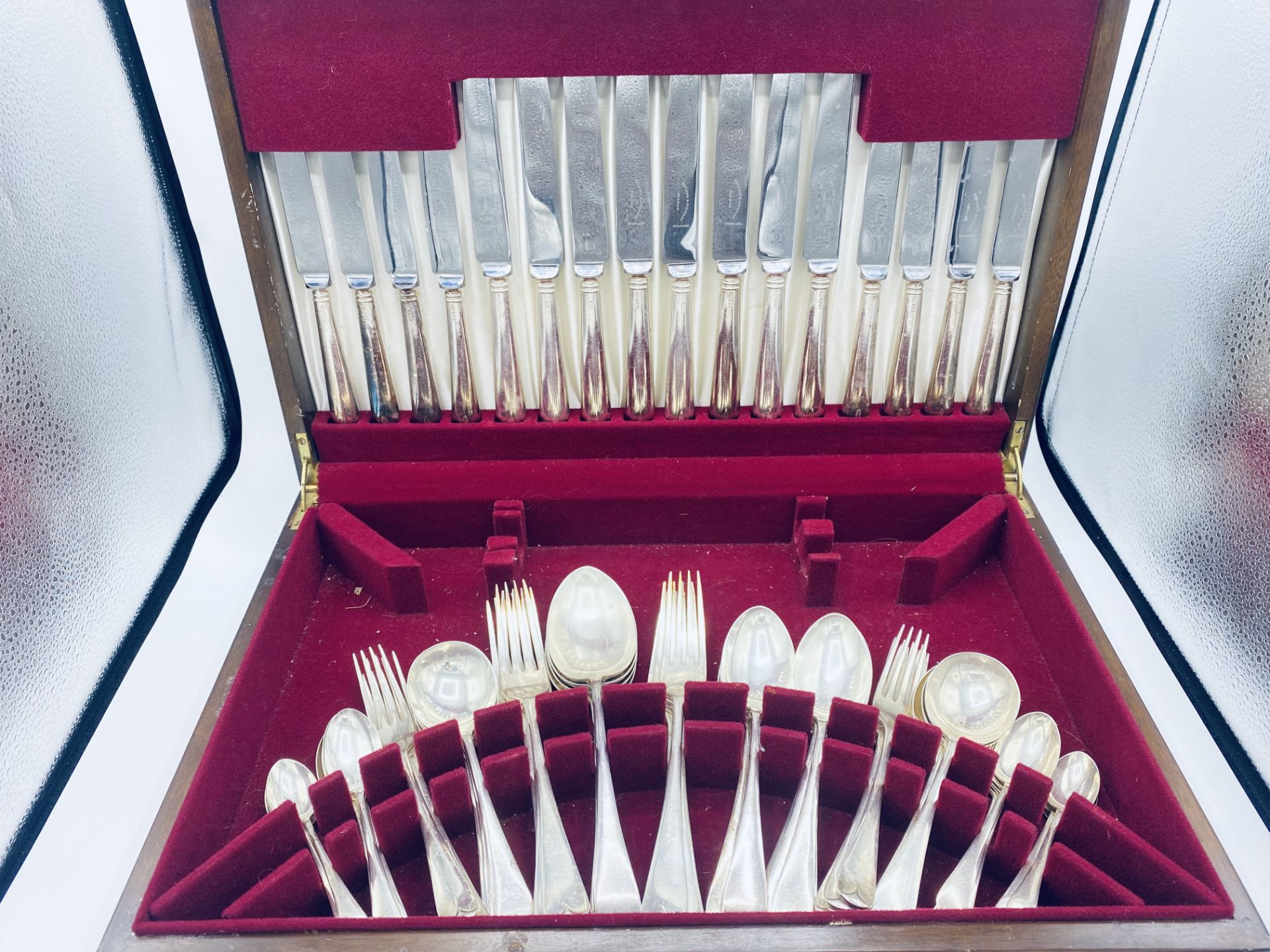 A complete 8 place setting of hallmarked silver cutlery by Gee & Holmes, Sheffield