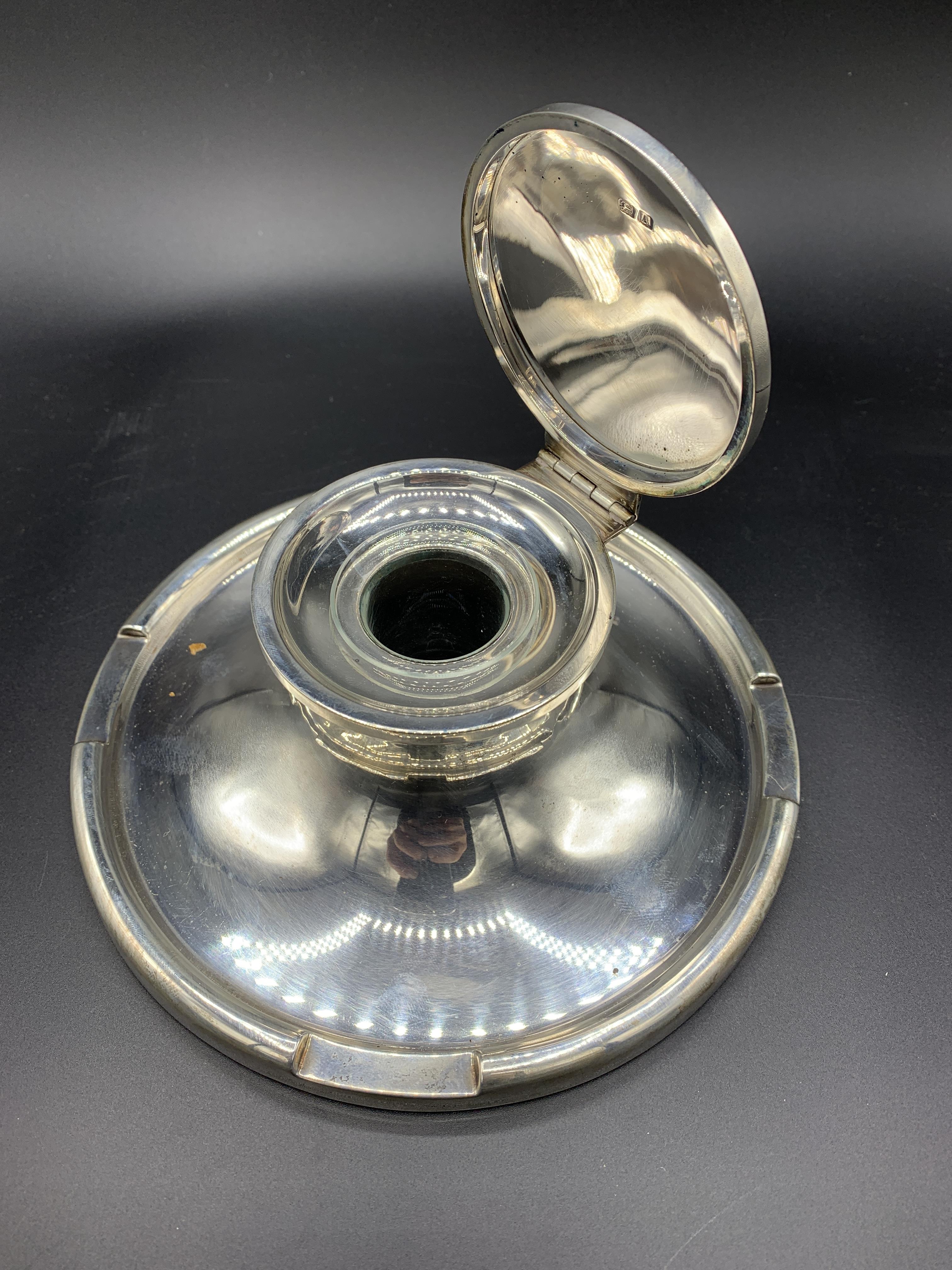 A large silver capstan shaped inkwell by A & J Zimmerman Ltd - Image 2 of 5