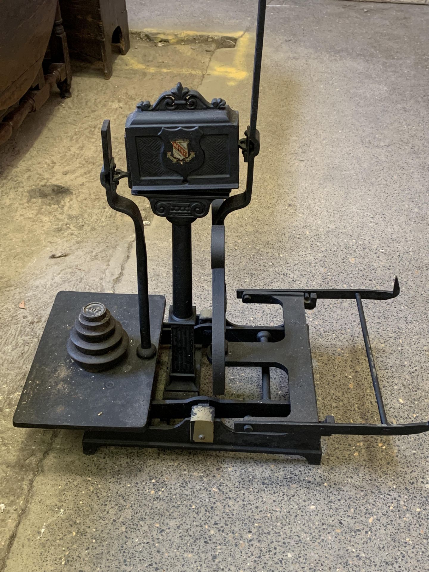 W.R. Avery floor standing scales - Image 2 of 3