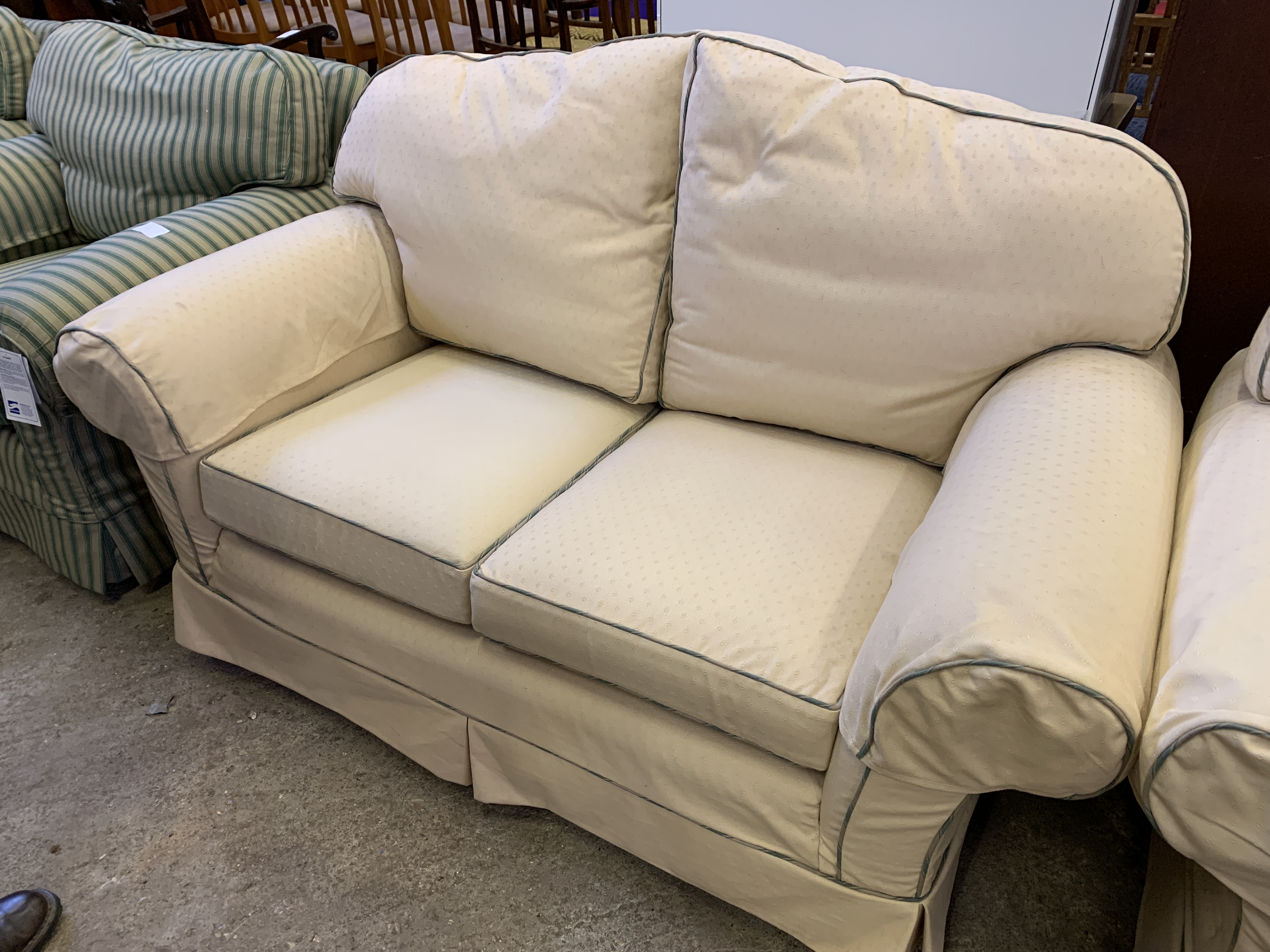 Cream two seat sofa - Image 4 of 4