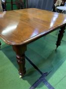 Edwardian mahogany extendable dining table