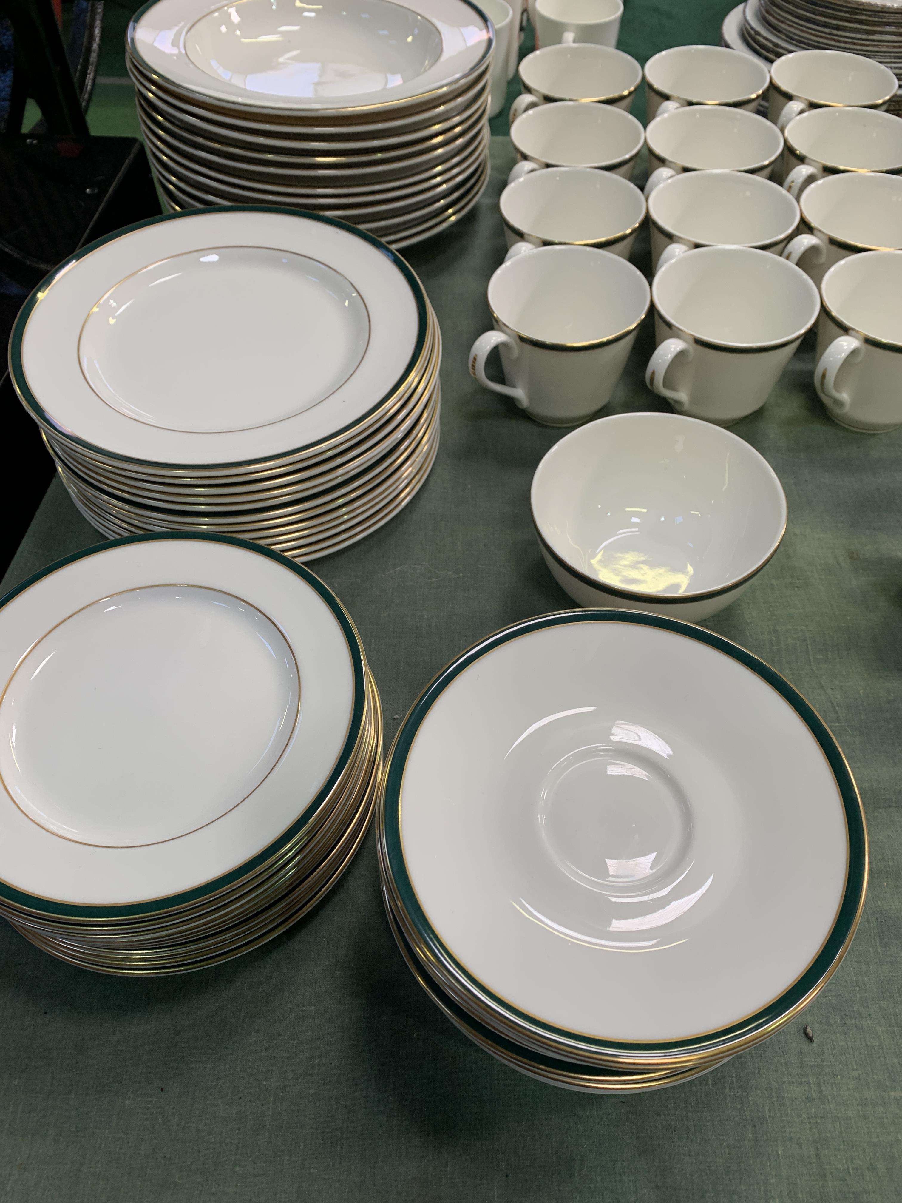 Royal Doulton 'Oxford Green' ten place setting dinner service - Image 5 of 6