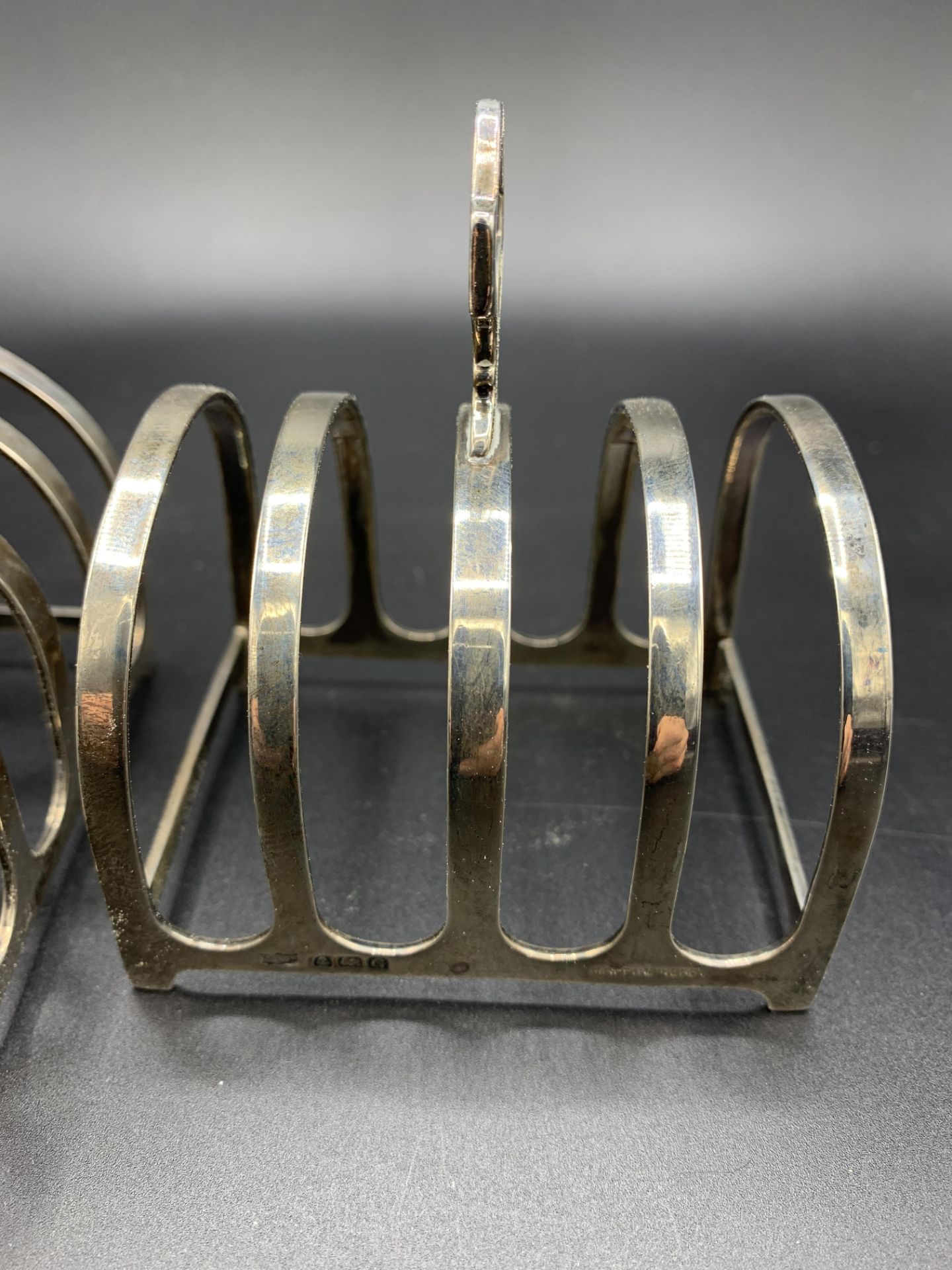A pair of Mappin & Webb hallmarked silver toast racks - Image 3 of 4