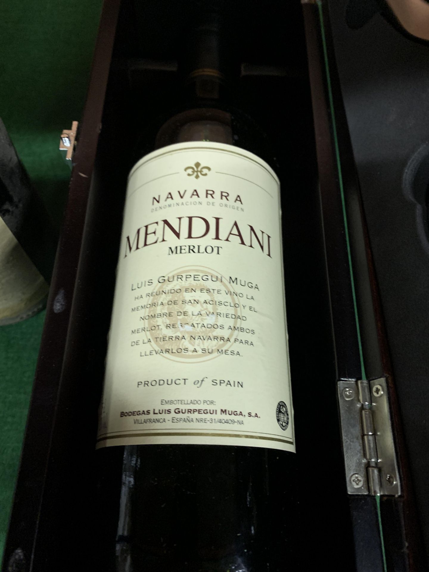 75cl bottle mendini merlot in presentation box with corkscrew - Bild 3 aus 5
