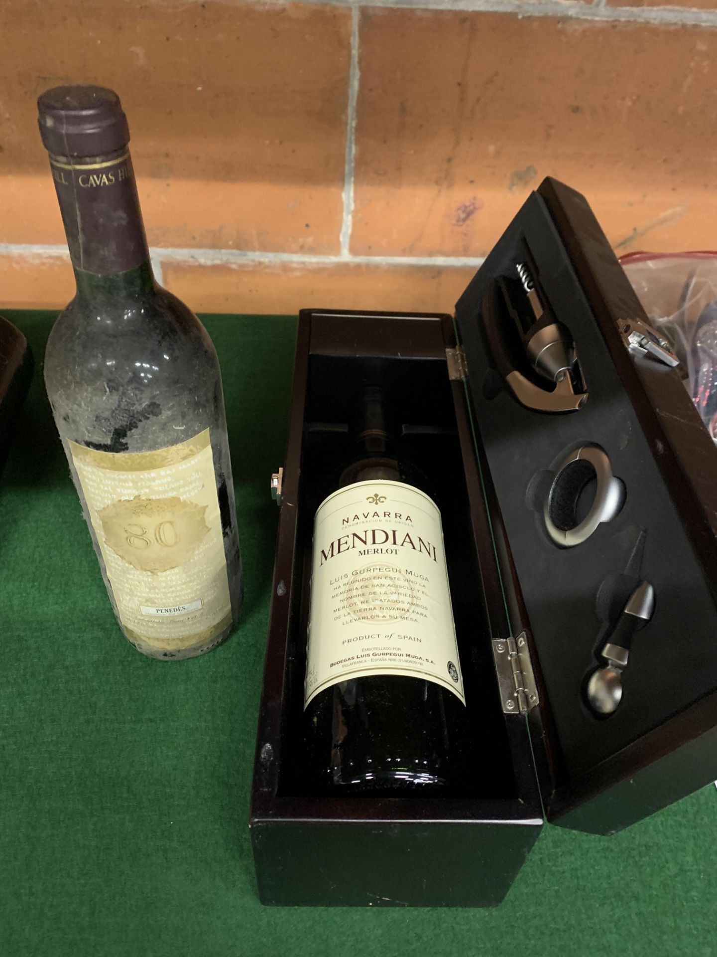 75cl bottle mendini merlot in presentation box with corkscrew