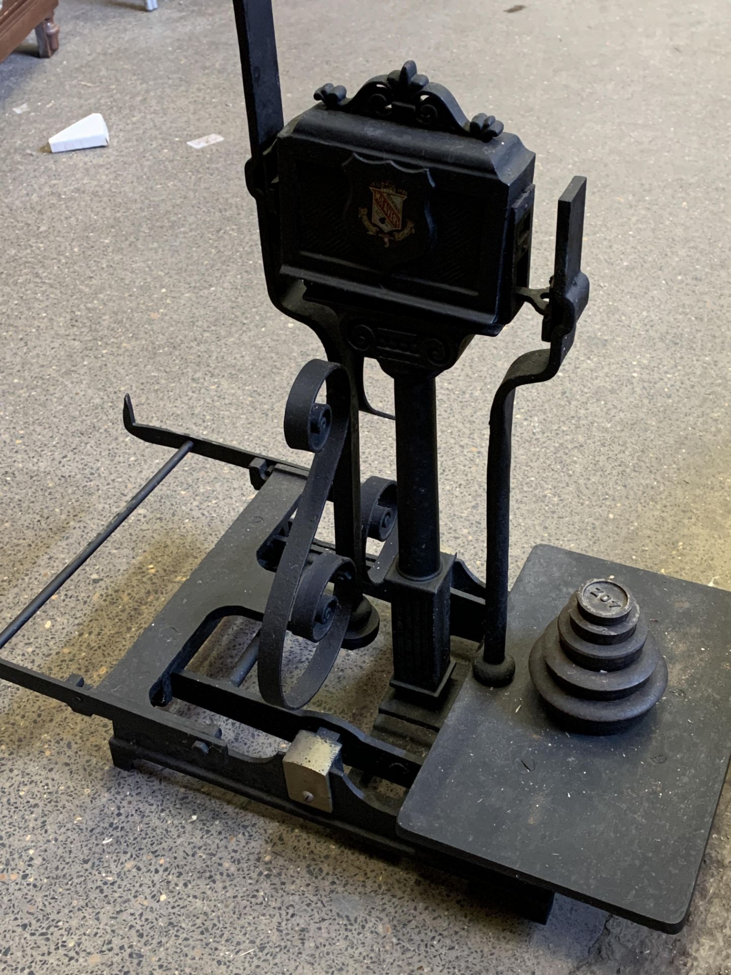 W.R. Avery floor standing scales - Image 3 of 3