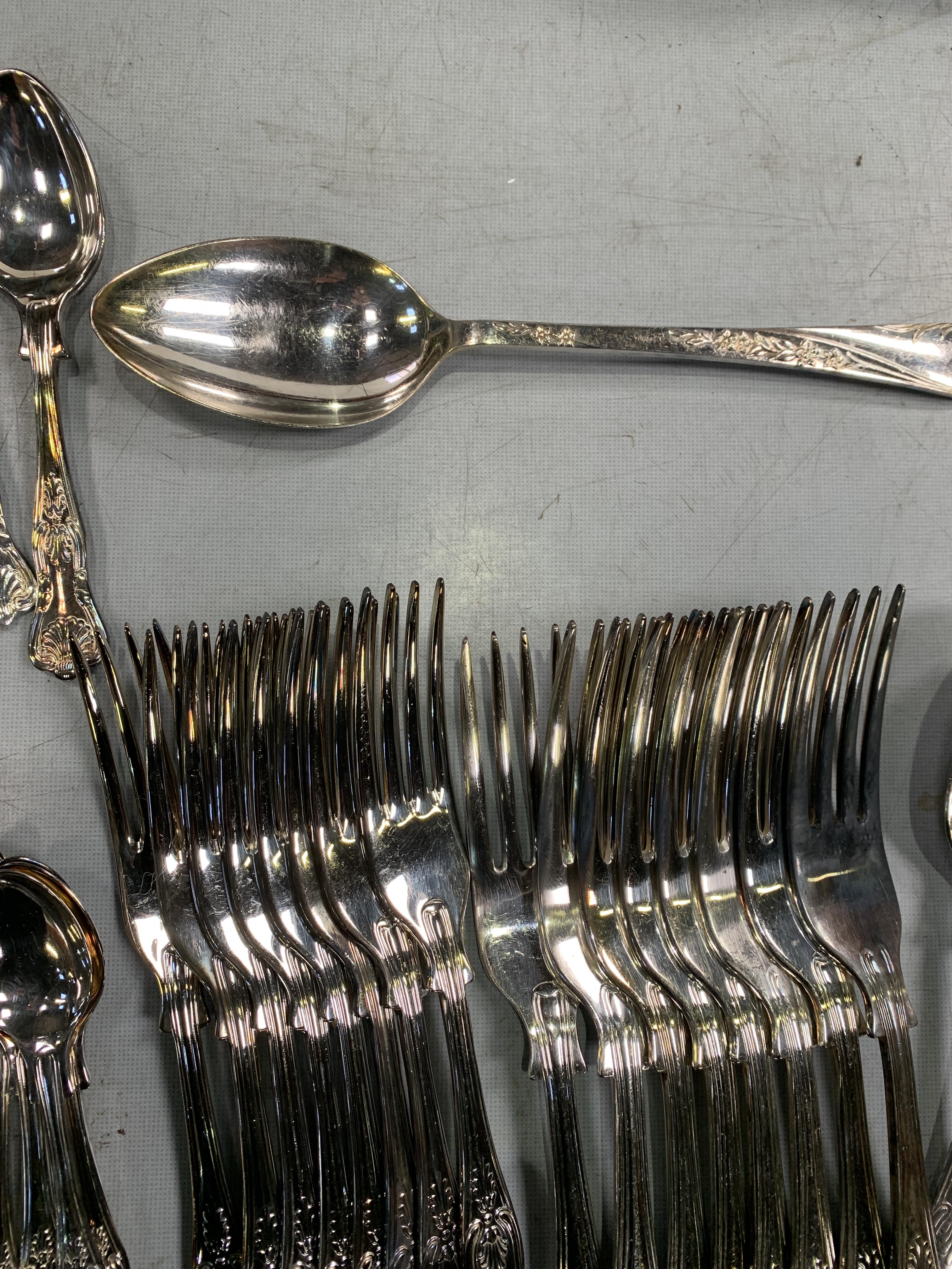 Eight place settings of silver plate cutlery - Image 5 of 6