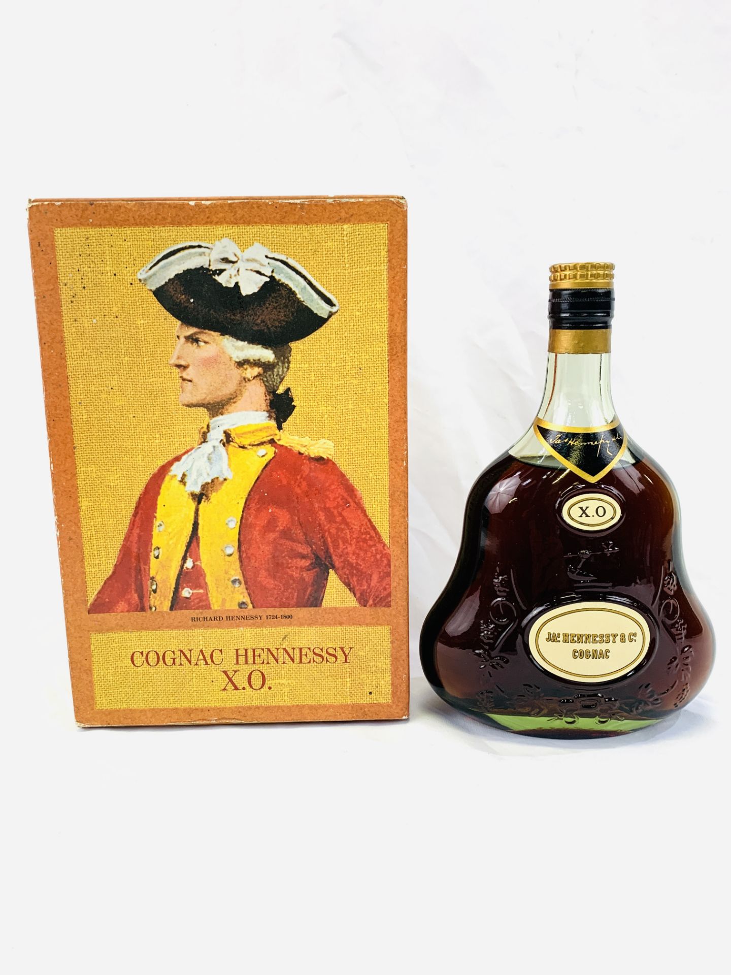 A bottle of Hennessy XO cognac - Bild 3 aus 5