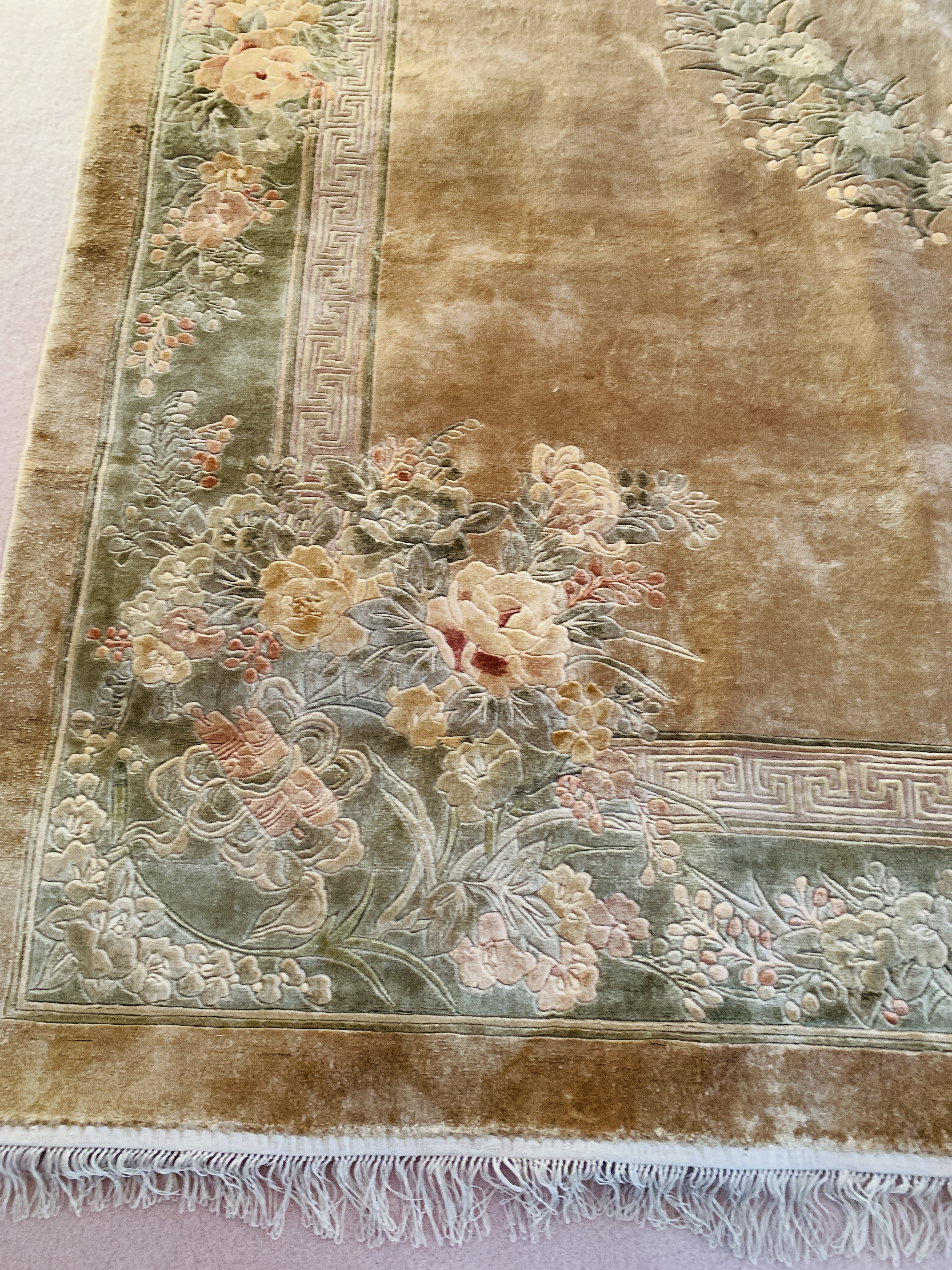 Gold wool ground Chinese style rug - Image 2 of 5