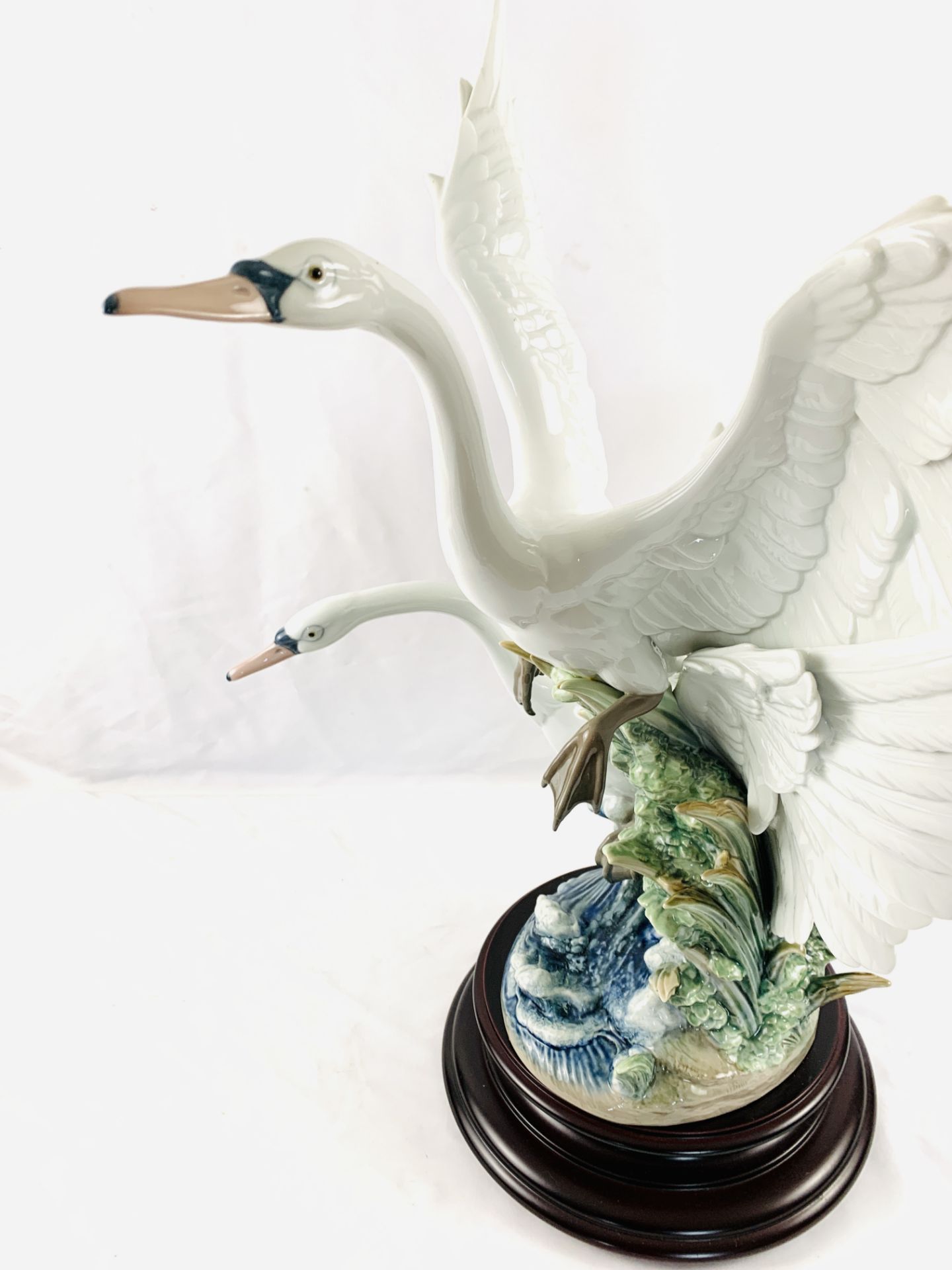 Lladro 'Swans take flight' figure - Image 5 of 6