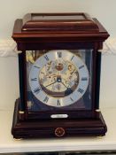 Lacquered case mantel clock