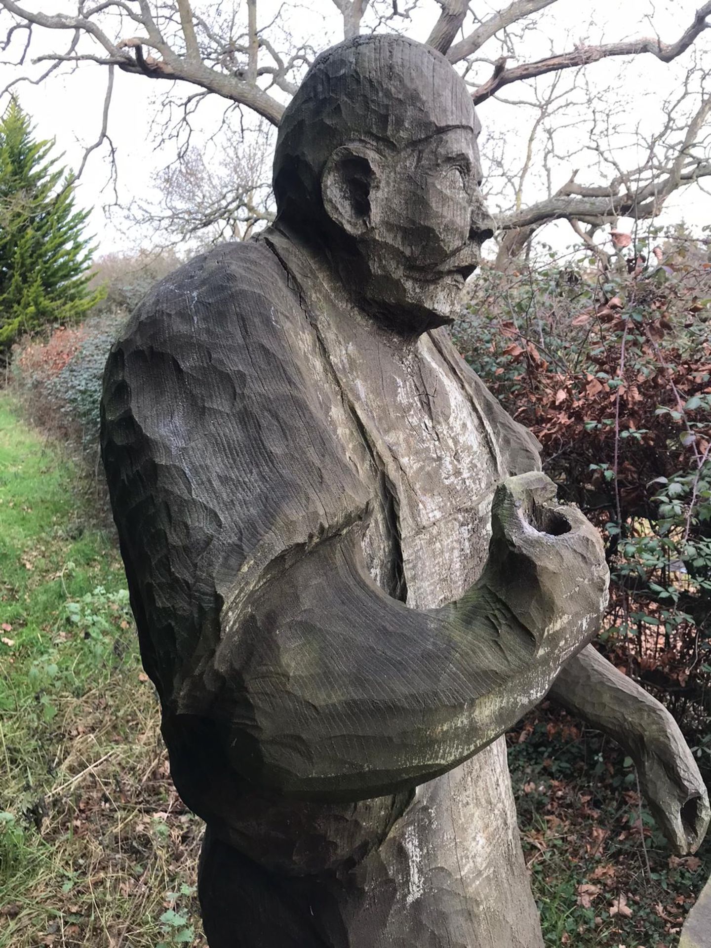 Carved wood statue of a blacksmith - Bild 3 aus 4