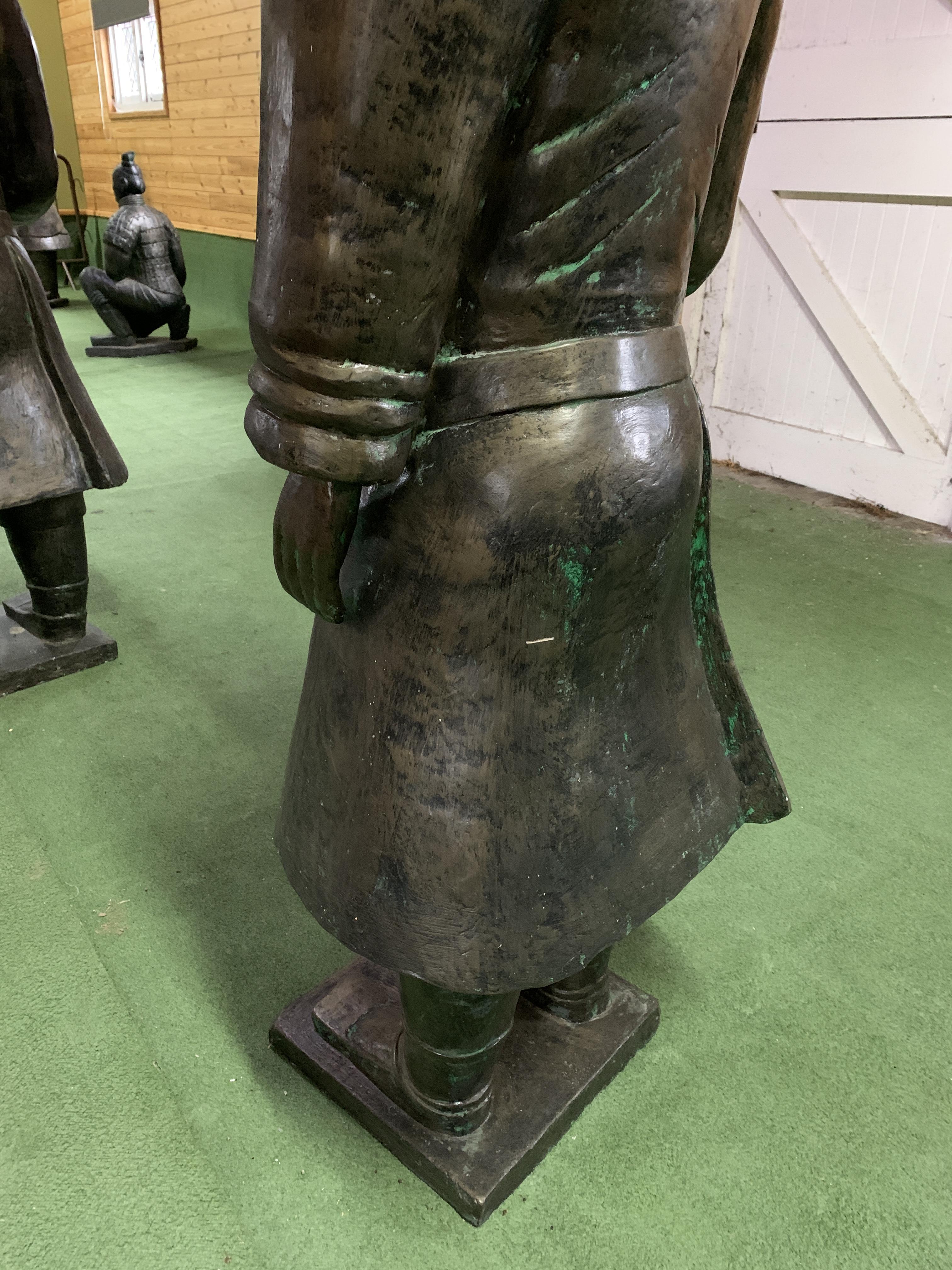 A Qin style terracotta figure of a standing soldier - Image 4 of 6