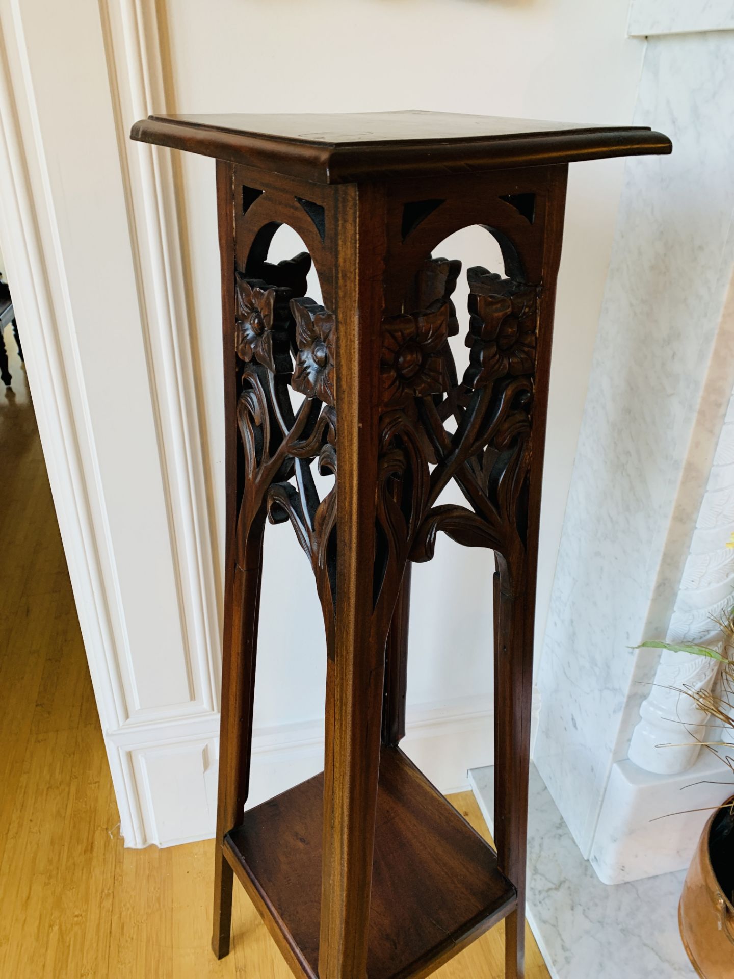 Carved jardiniere stand - Bild 5 aus 5