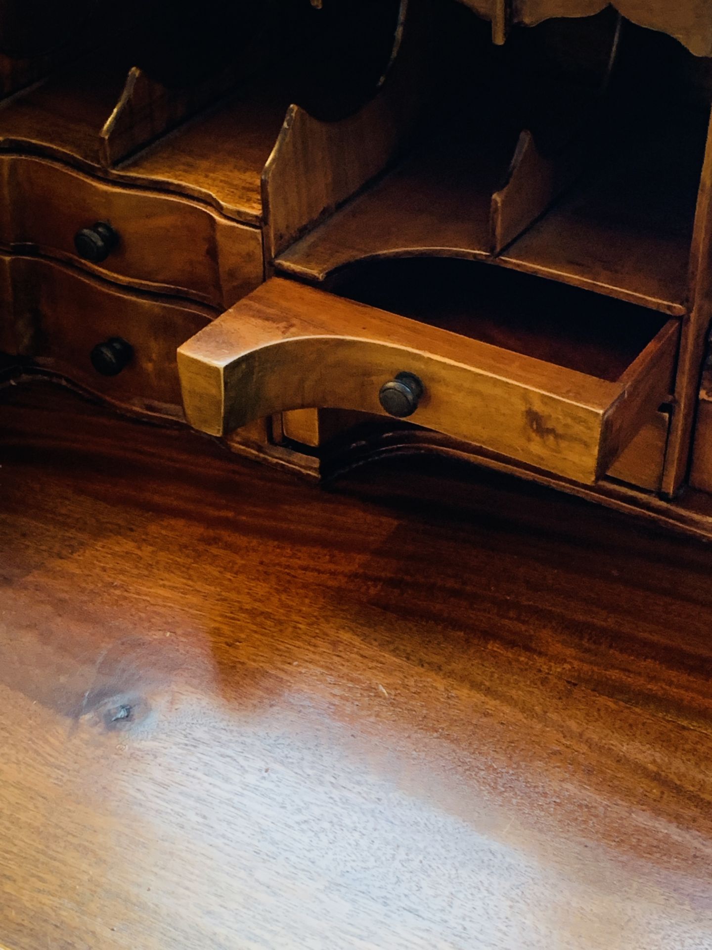 A carved hardwood writing desk - Bild 5 aus 7