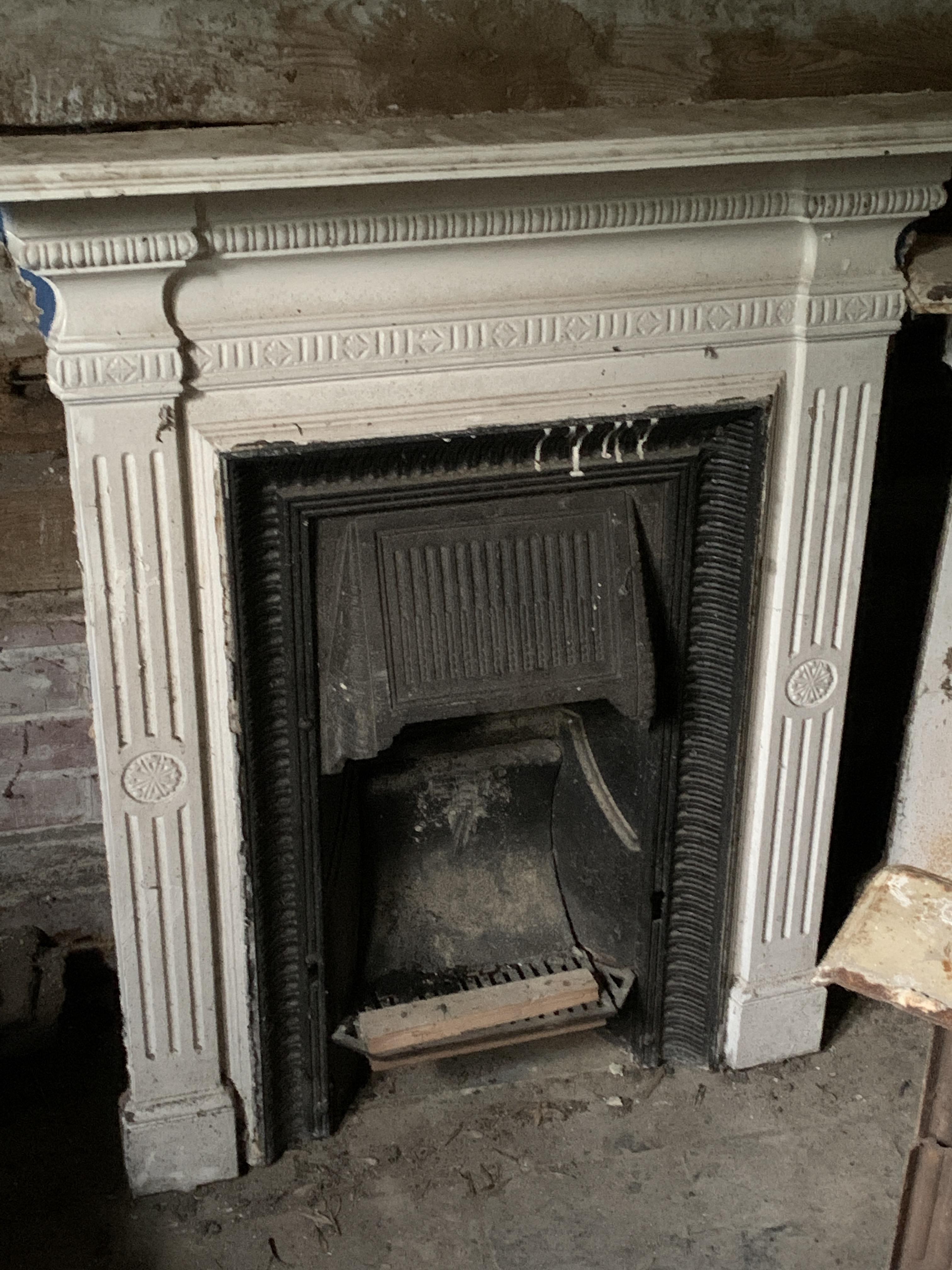 Cast iron fireplace - Image 3 of 3