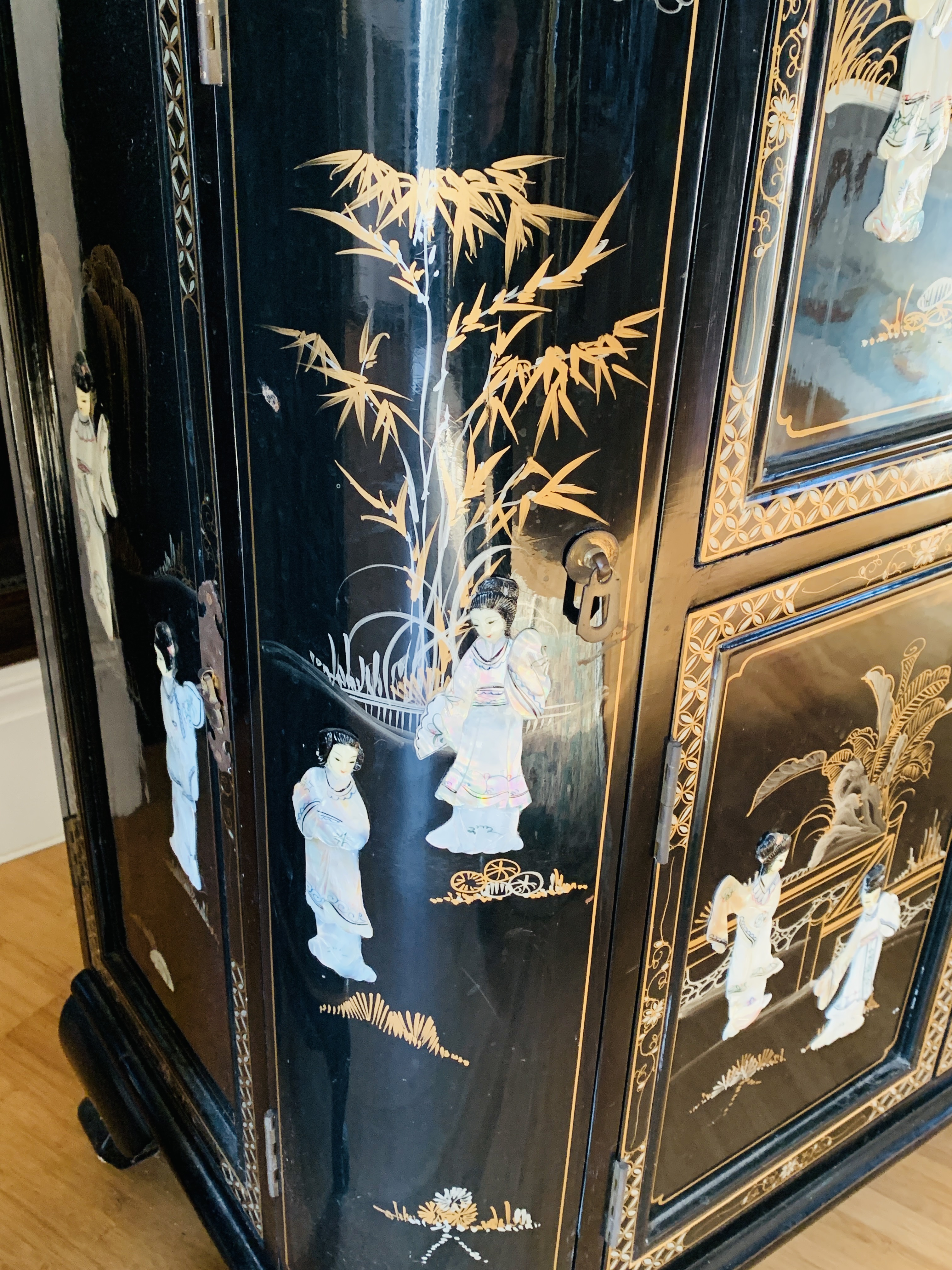 Oriental black lacquered cocktail cabinet - Image 3 of 9