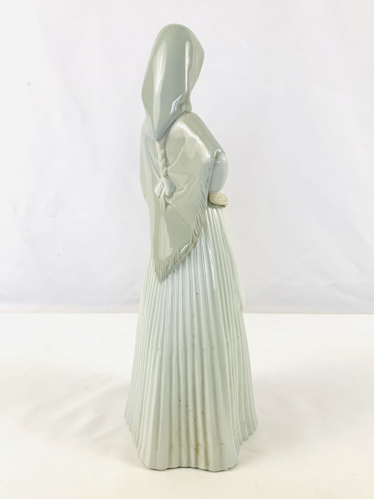 Figure of a woman by Porcelanas Miquel Requena SA, Cuart de Poblet - Image 3 of 3