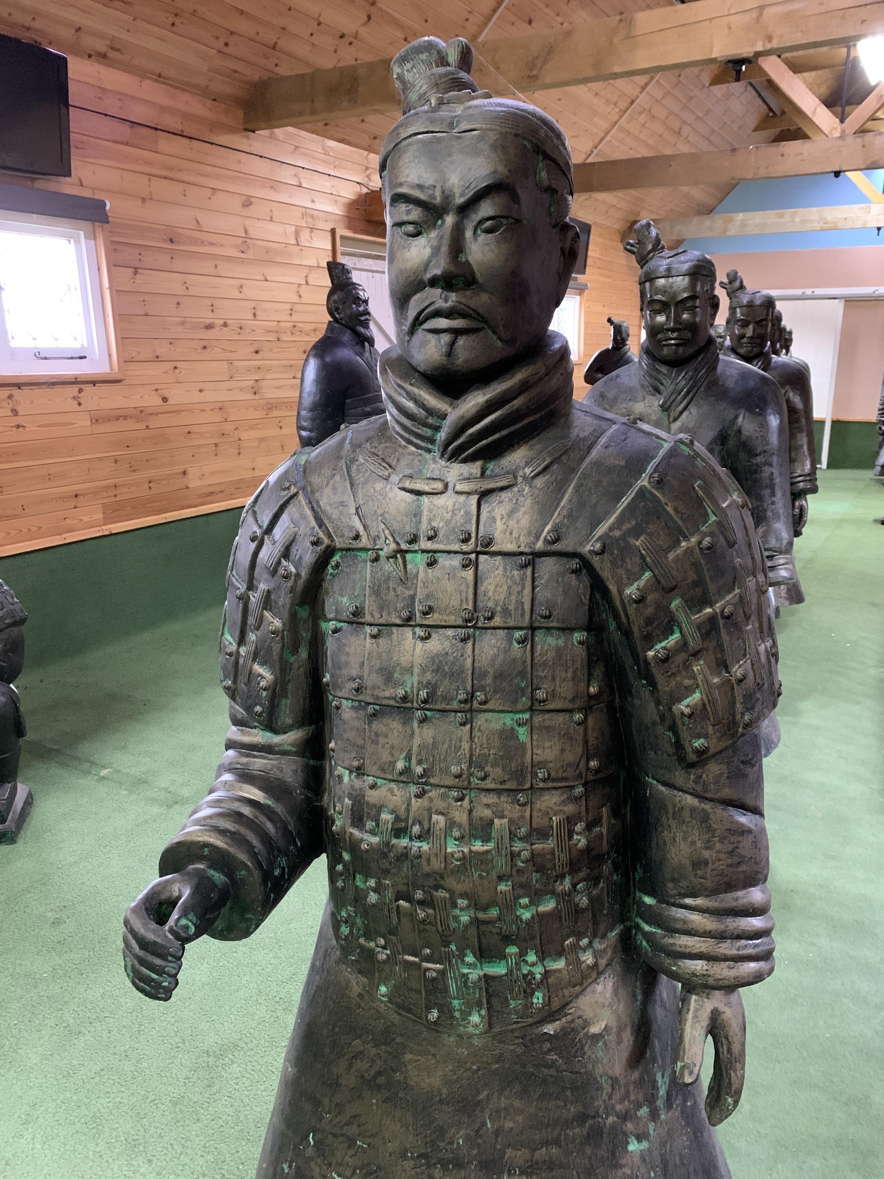 A Qin style terracotta figure of a lightly armed warrior - Image 4 of 7