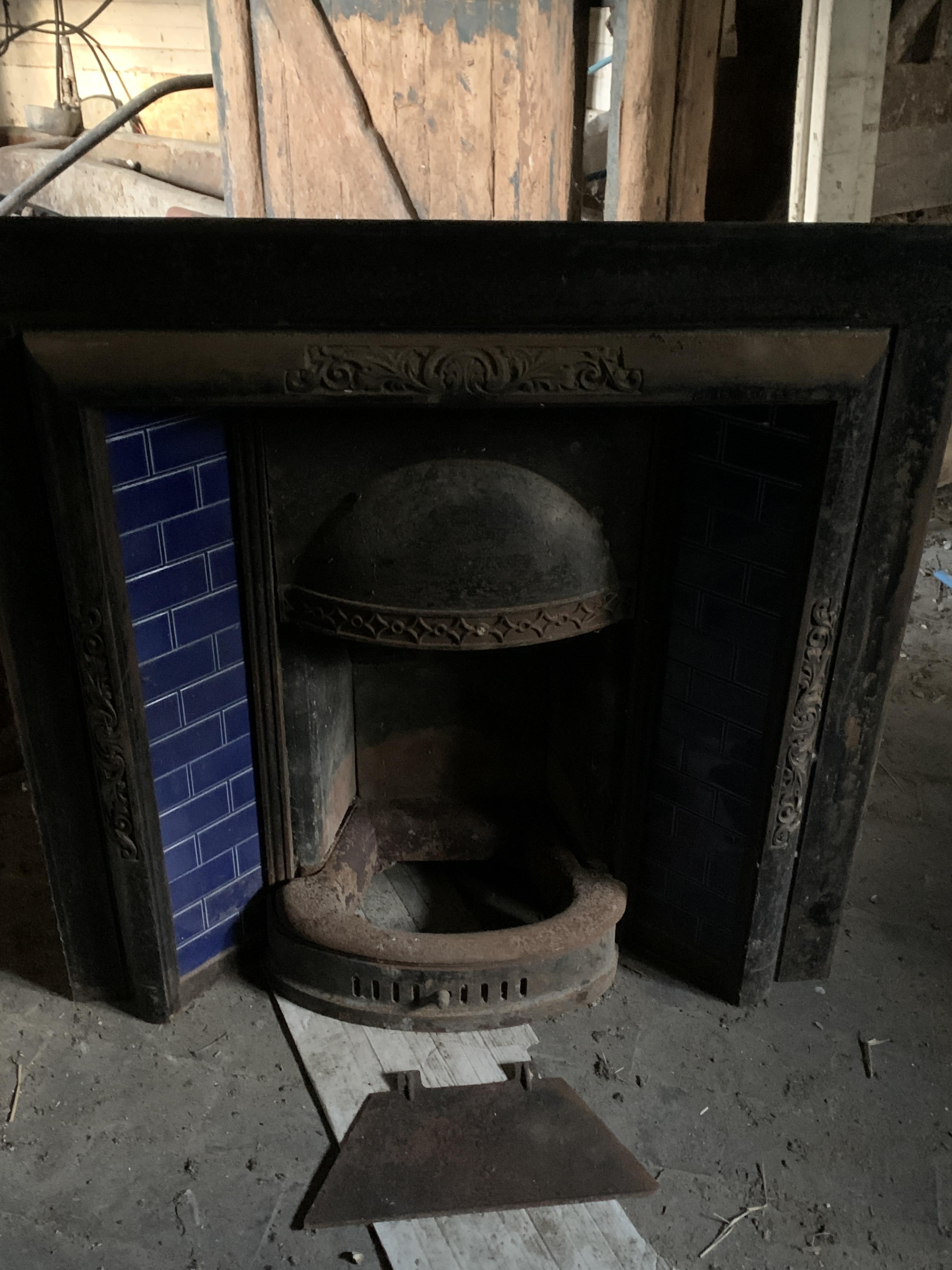 Cast iron fireplace - Image 2 of 3