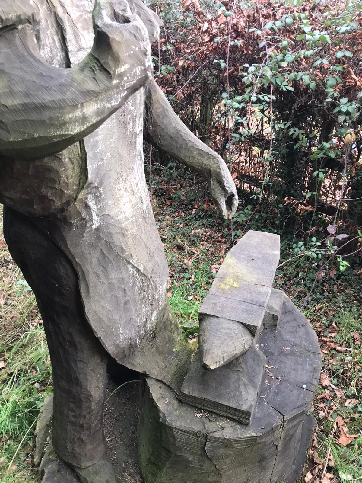 Carved wood statue of a blacksmith - Image 4 of 4