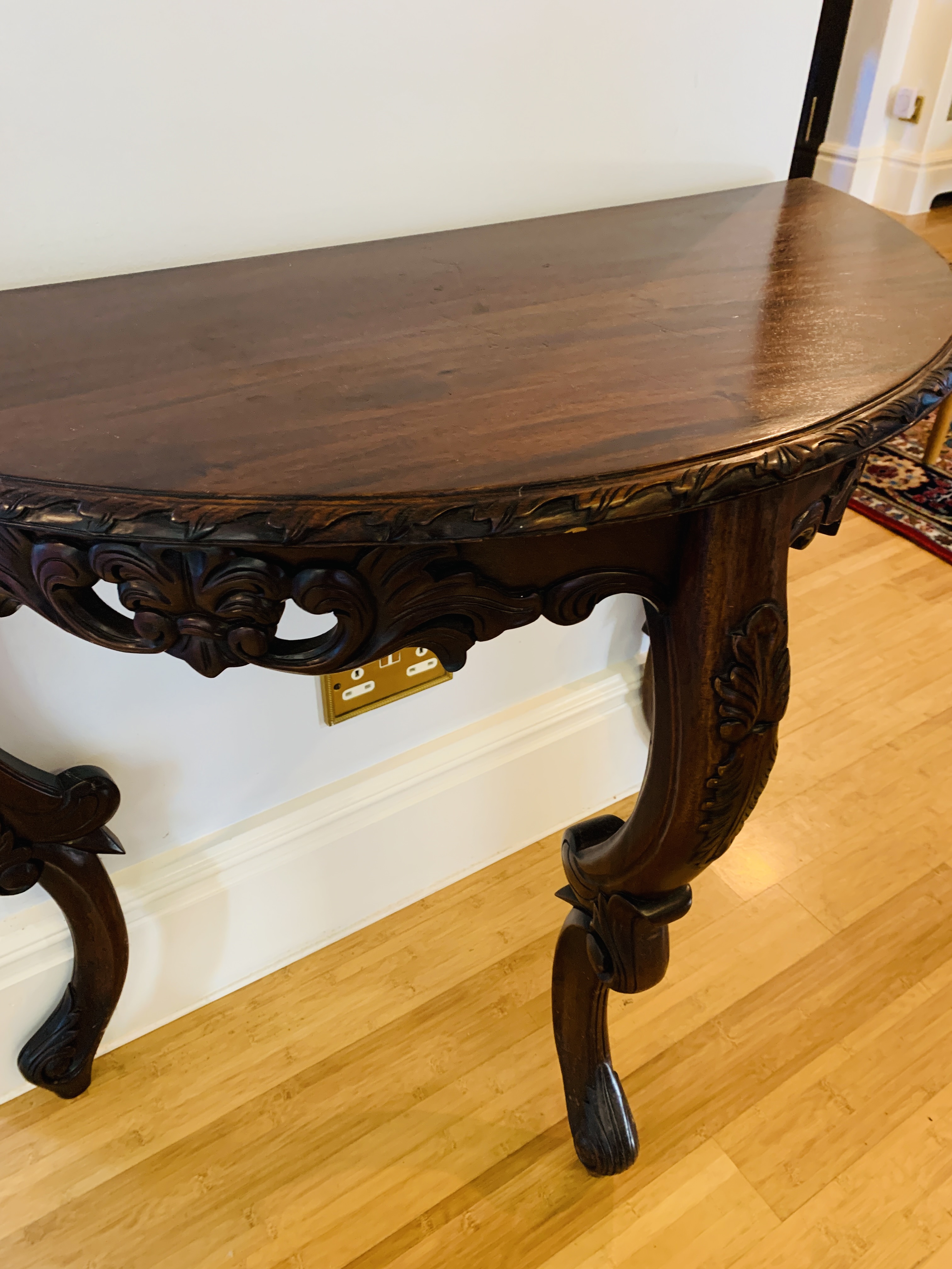 Carved wood console table - Image 4 of 5
