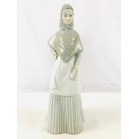 Figure of a woman by Porcelanas Miquel Requena SA, Cuart de Poblet