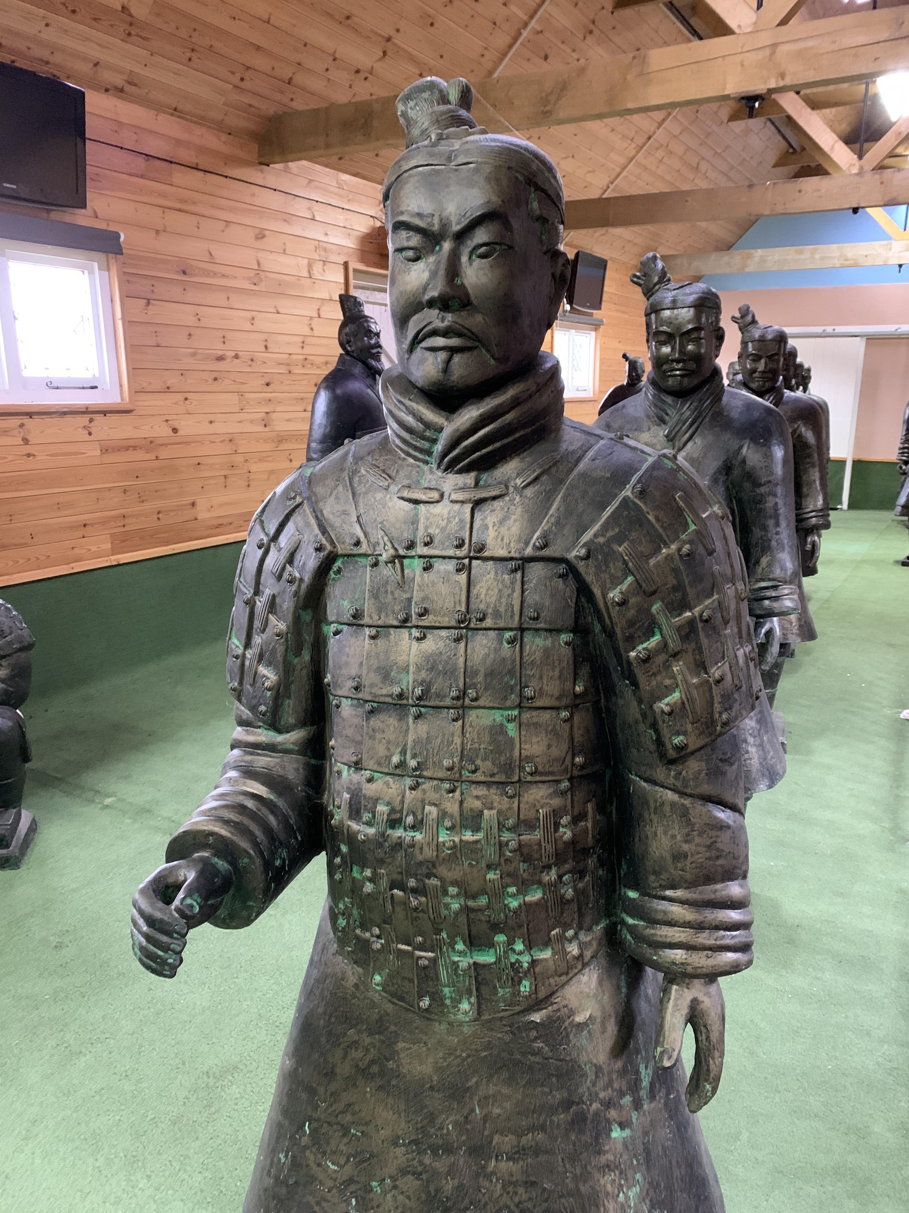 A Qin style terracotta figure of a lightly armed warrior - Image 2 of 7