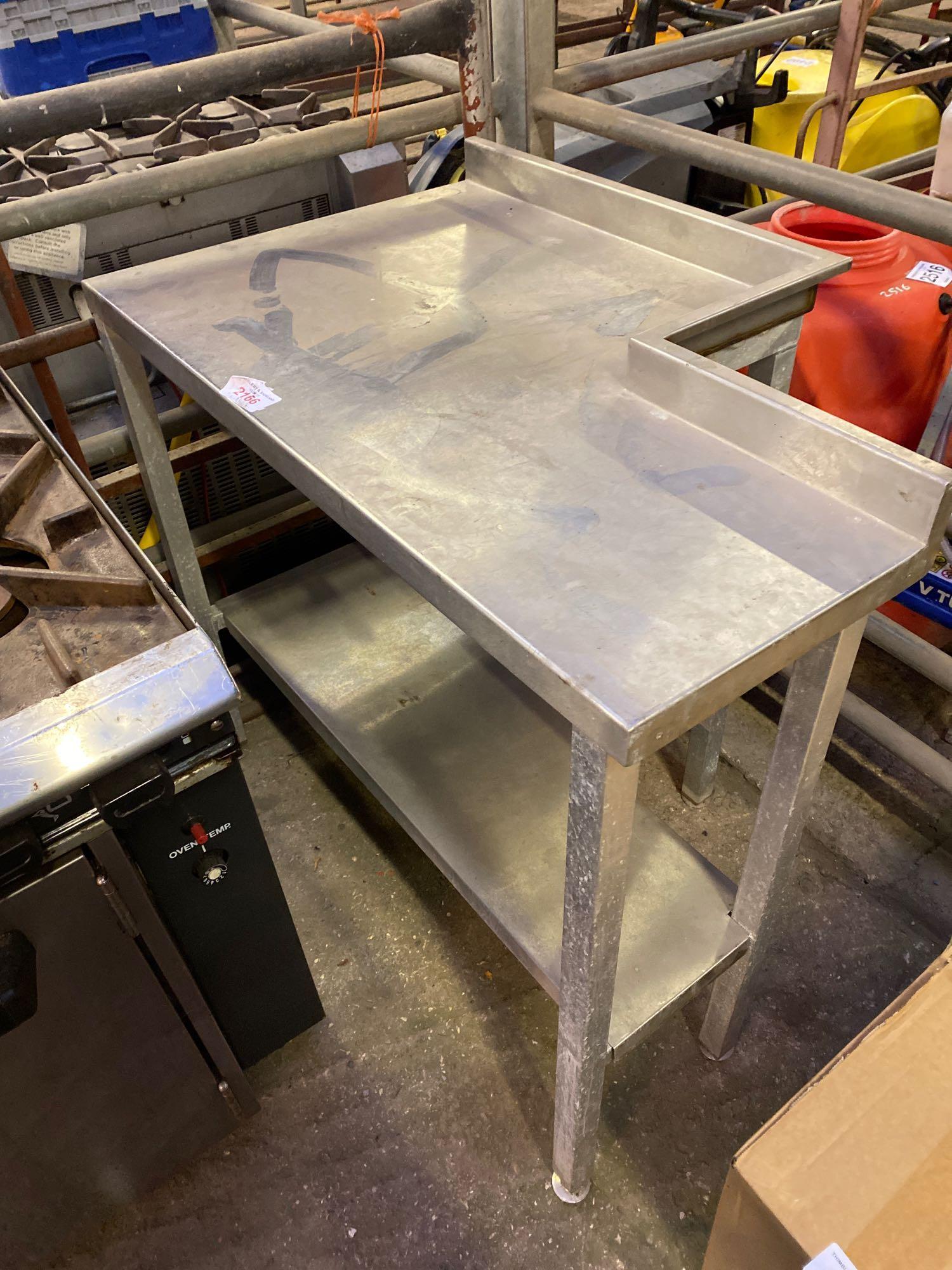 Preparation table with cutout