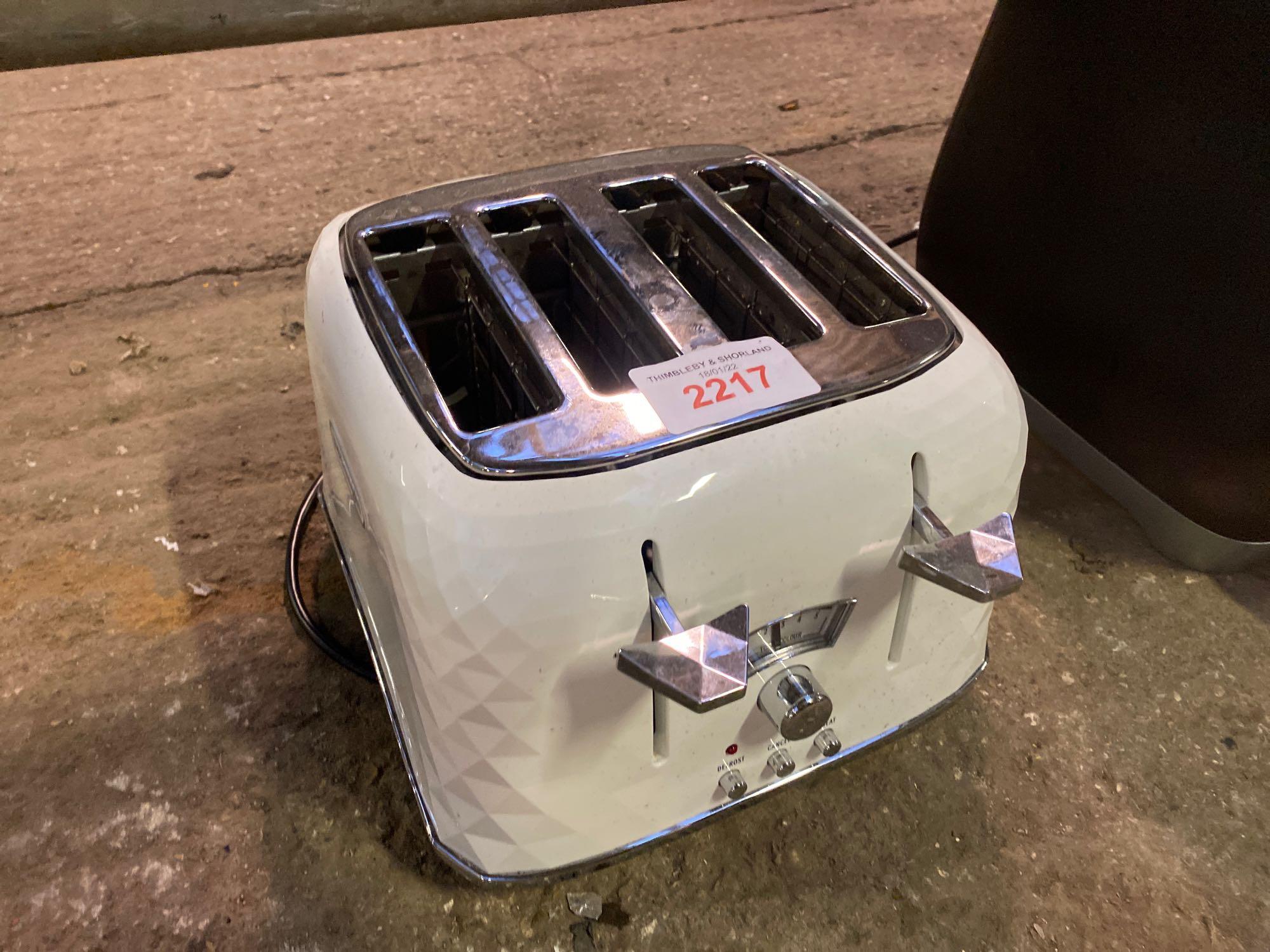 Delonghi four slice toaster 240 volt