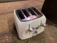 Delonghi four slice toaster 240 volt
