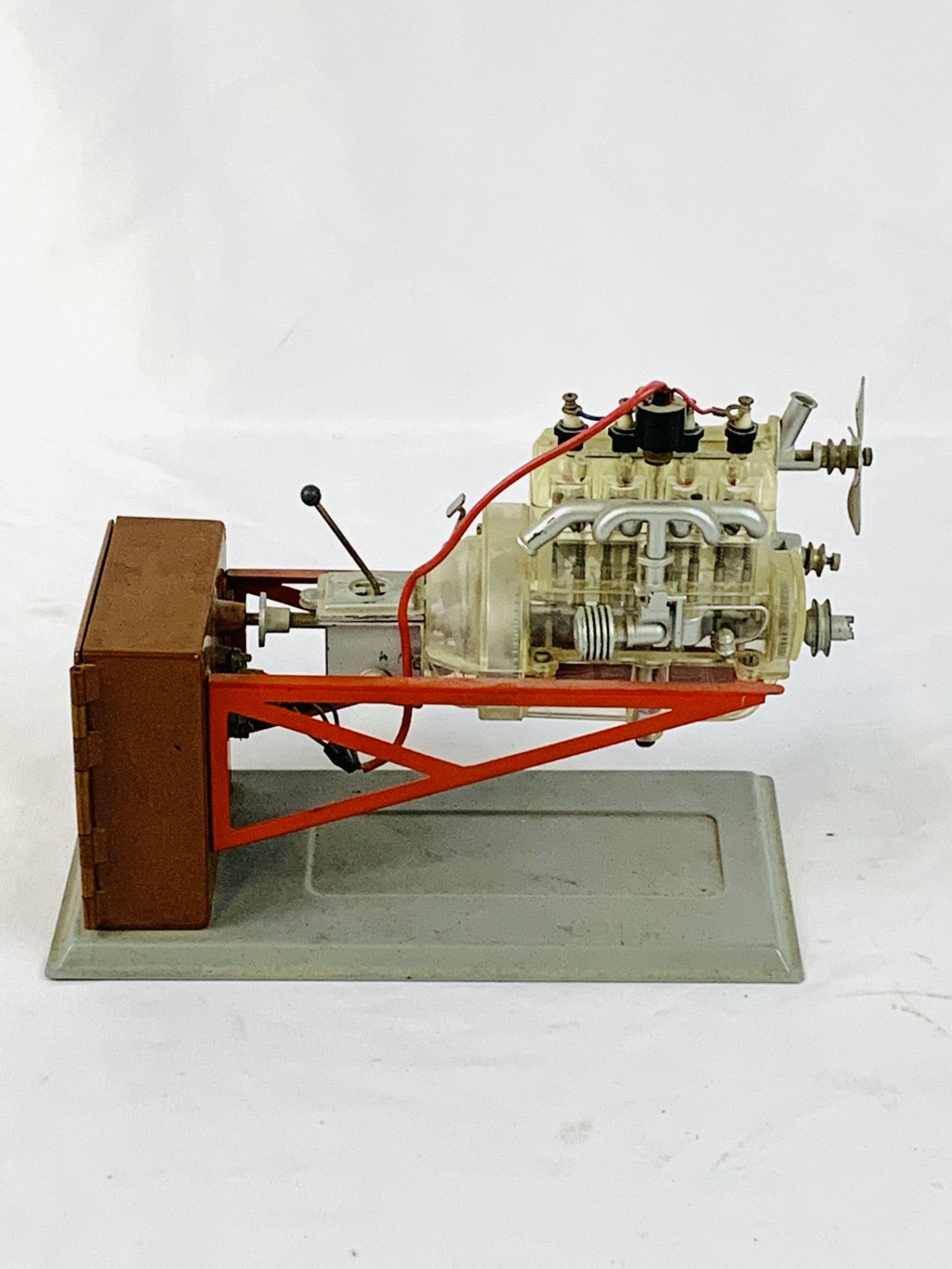 Model 4-cylinder engine and gearbox. - Image 2 of 3