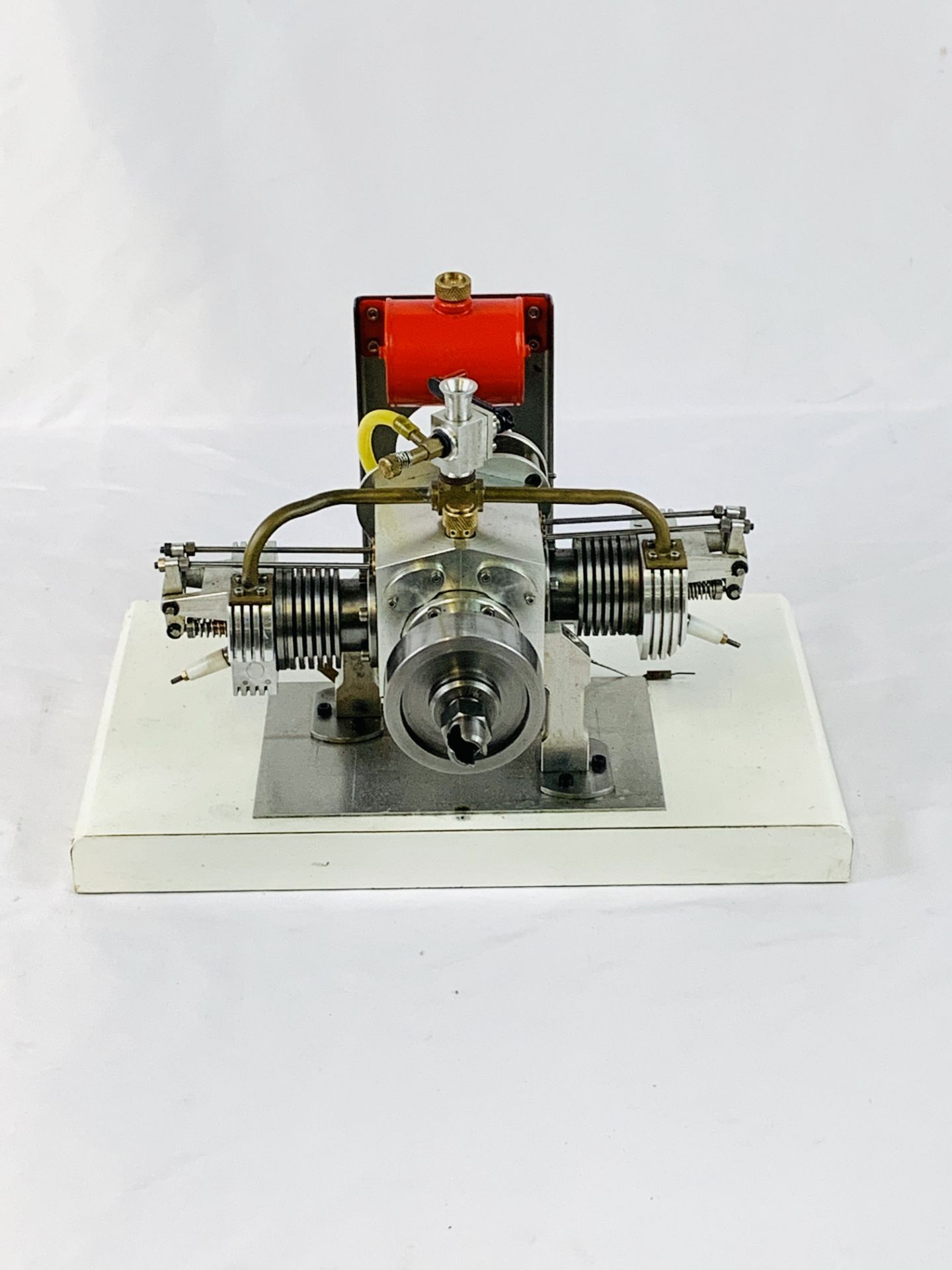 Bill Reichart 'Siamese Bee' 2-stroke petrol engine - Image 2 of 4