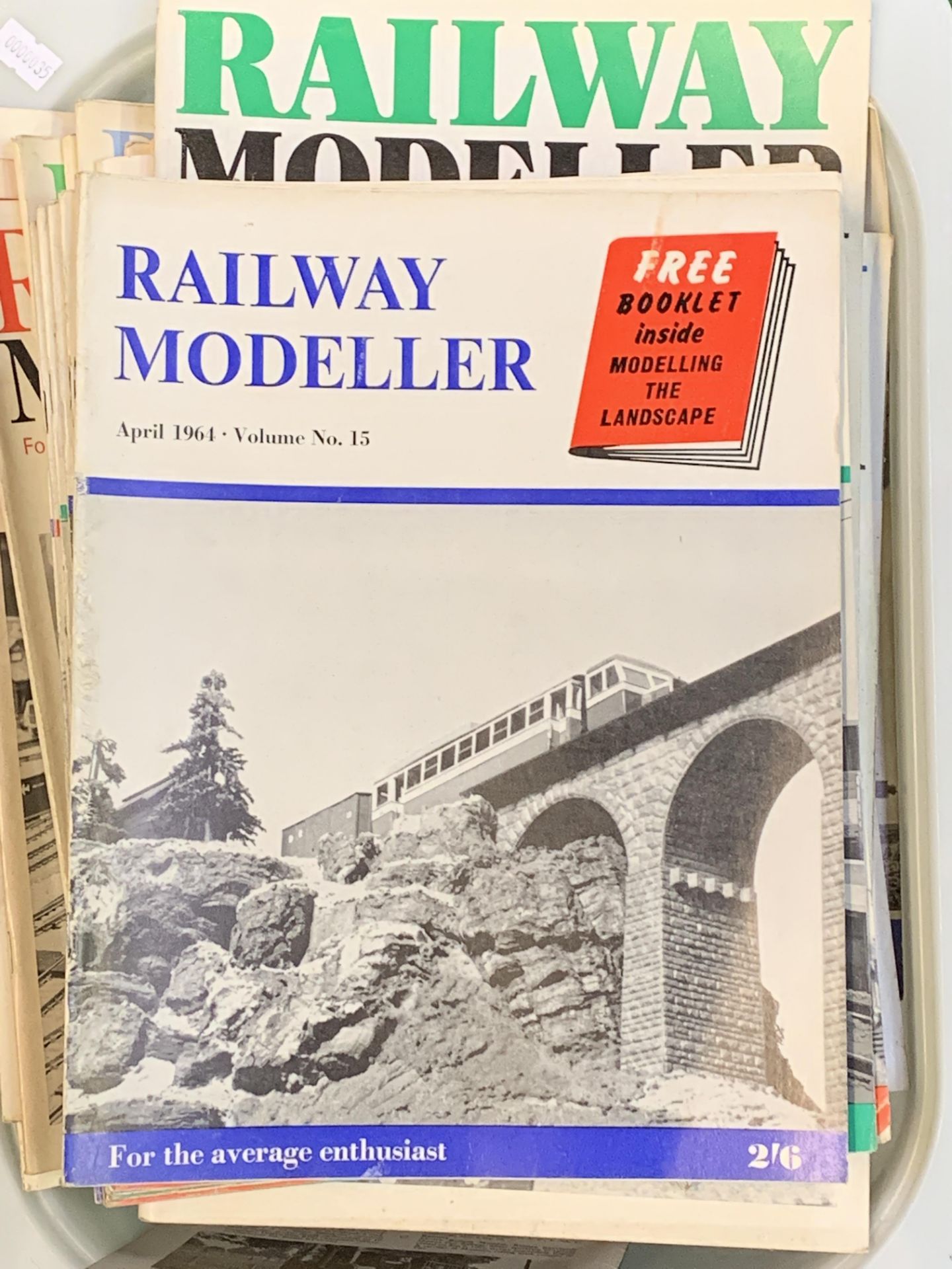 Large quantity of Railway Modeller magazine, together with a few other Railway Modelling magazines