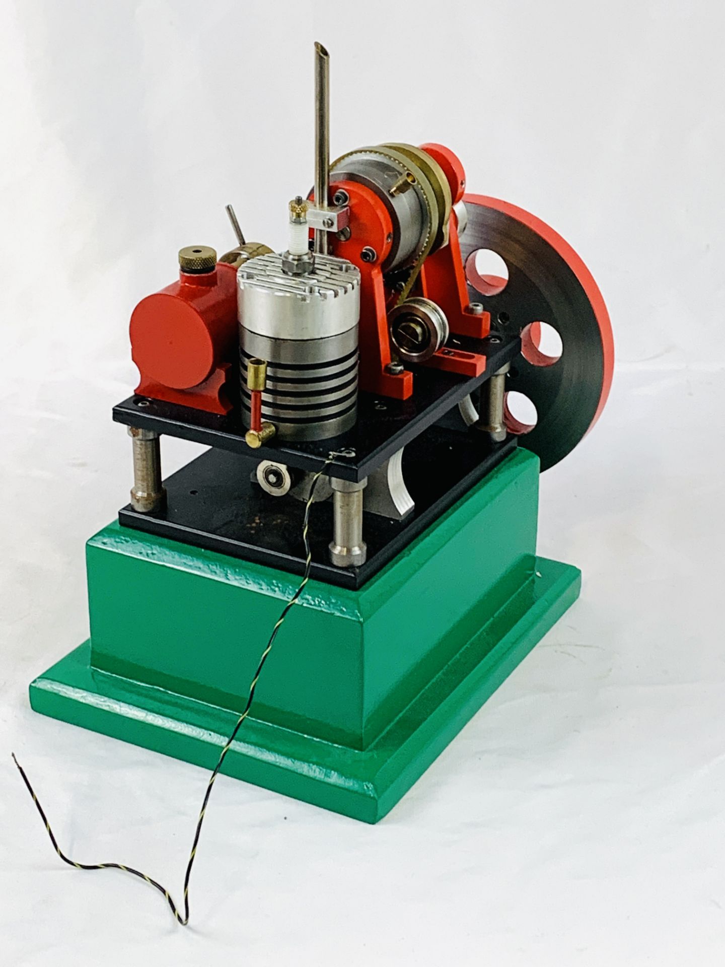 J Ridders designed disk valve 4-stroke engine - Image 3 of 3