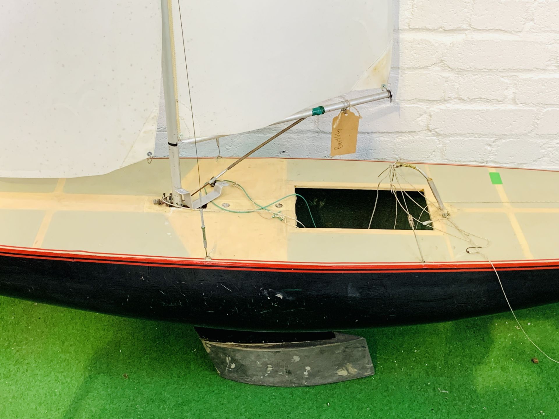 Bartleby A class model racing yacht - Image 5 of 5