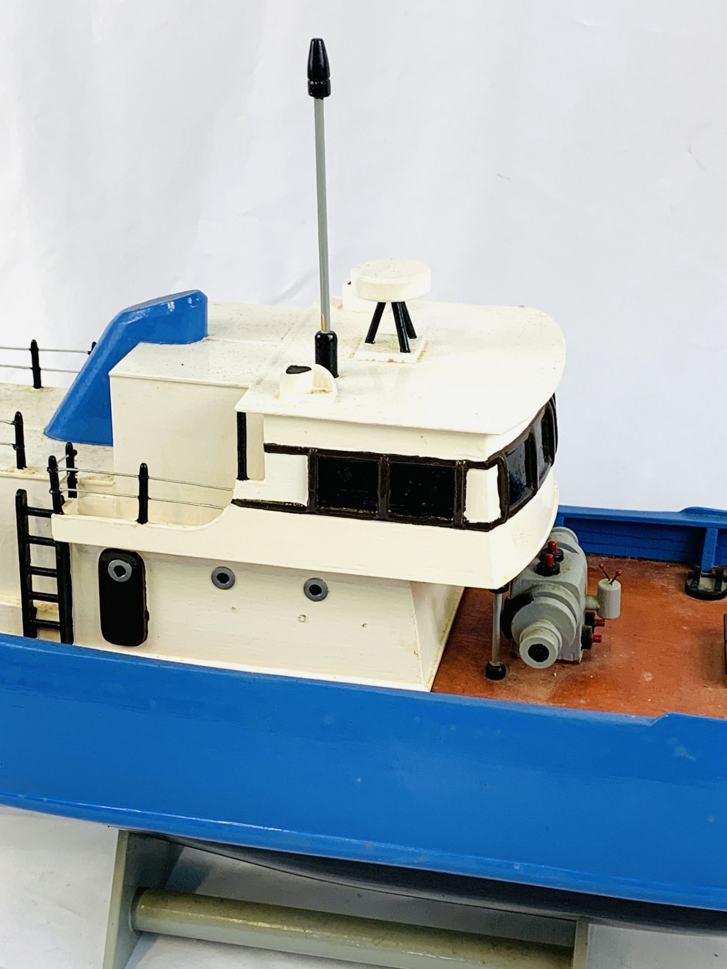 Wooden model trawler - Image 2 of 5