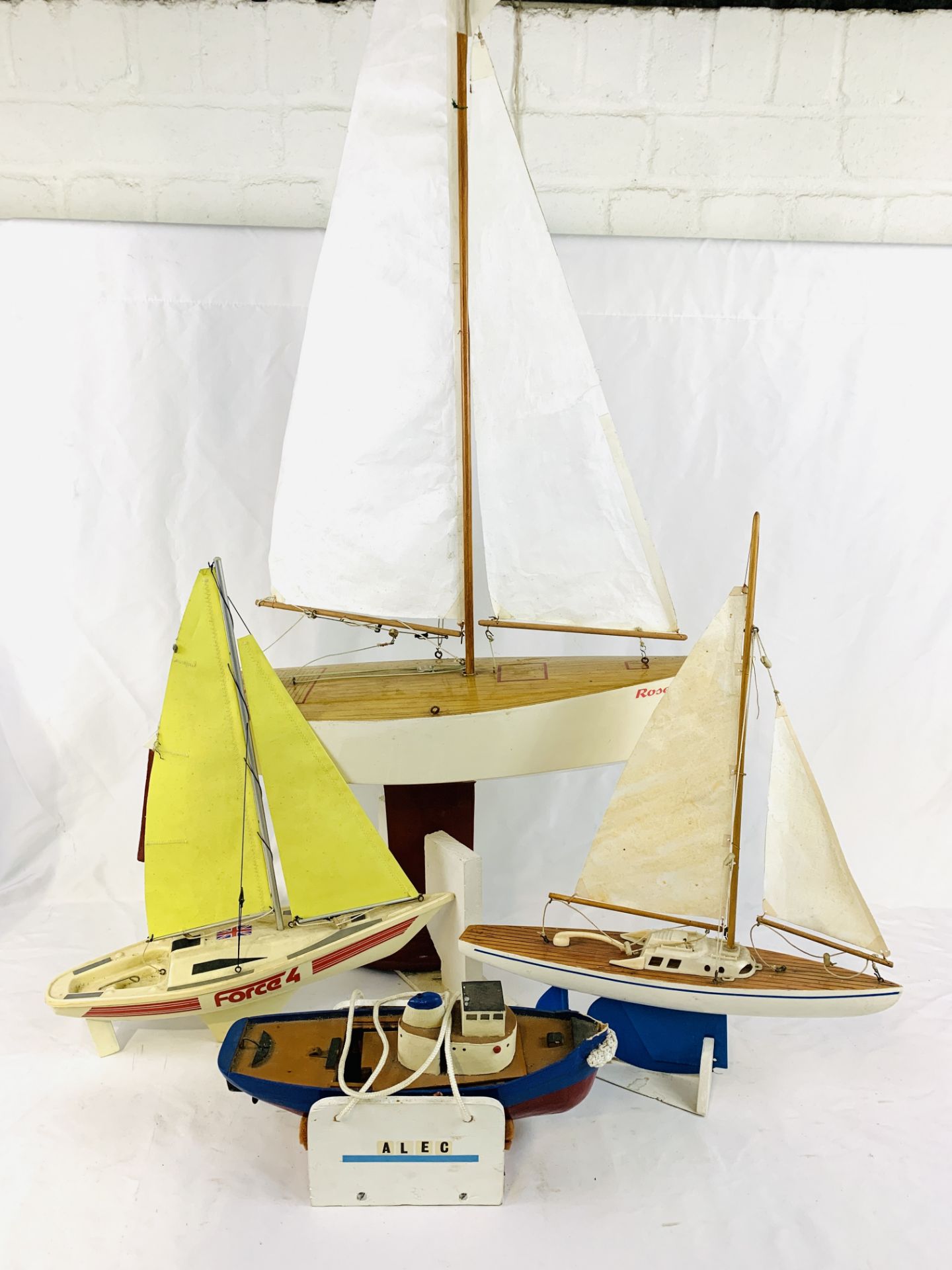 Five small model boats - Image 2 of 5