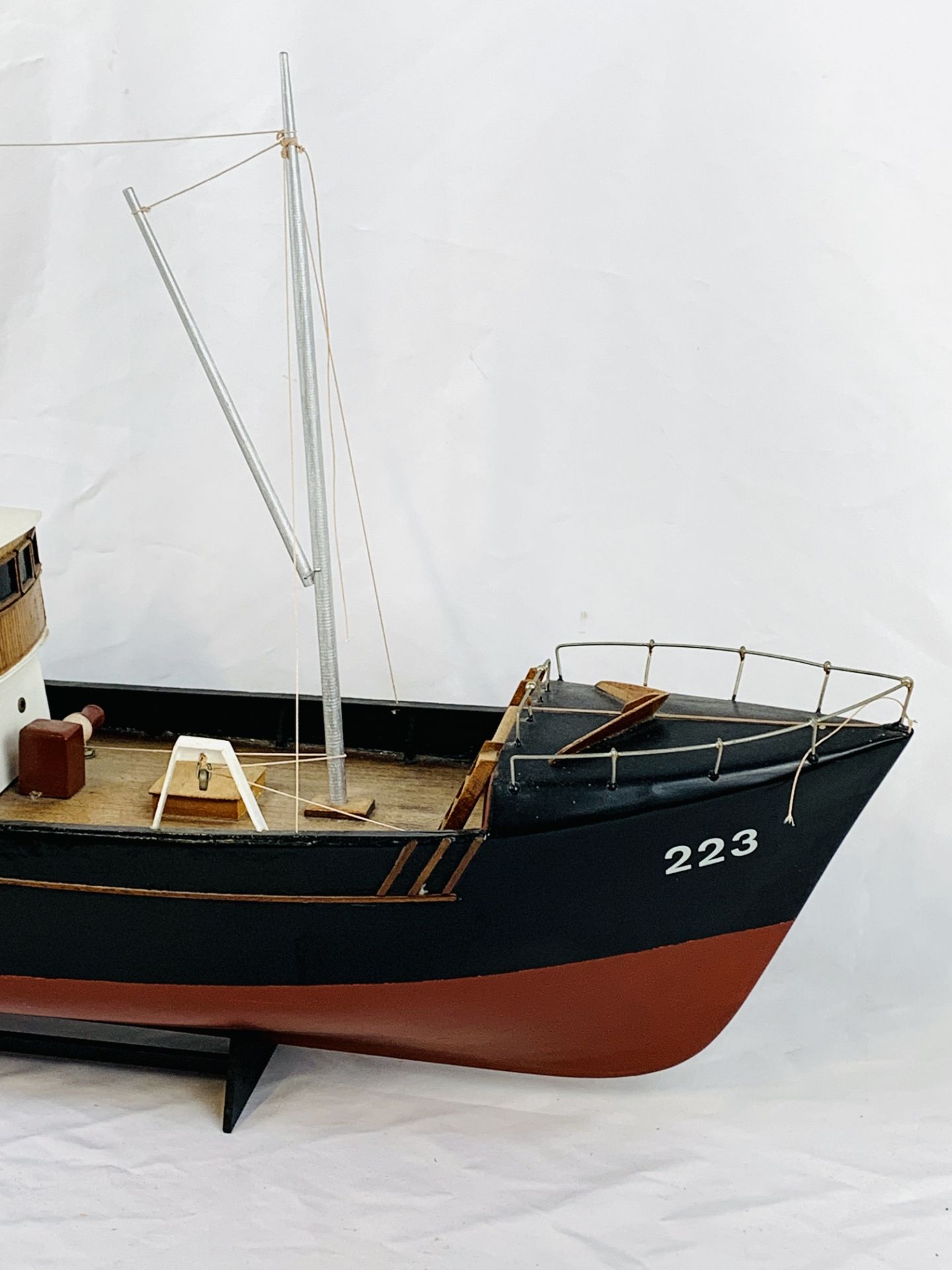 Wooden model of a trawler, 'Flevo' - Image 3 of 4